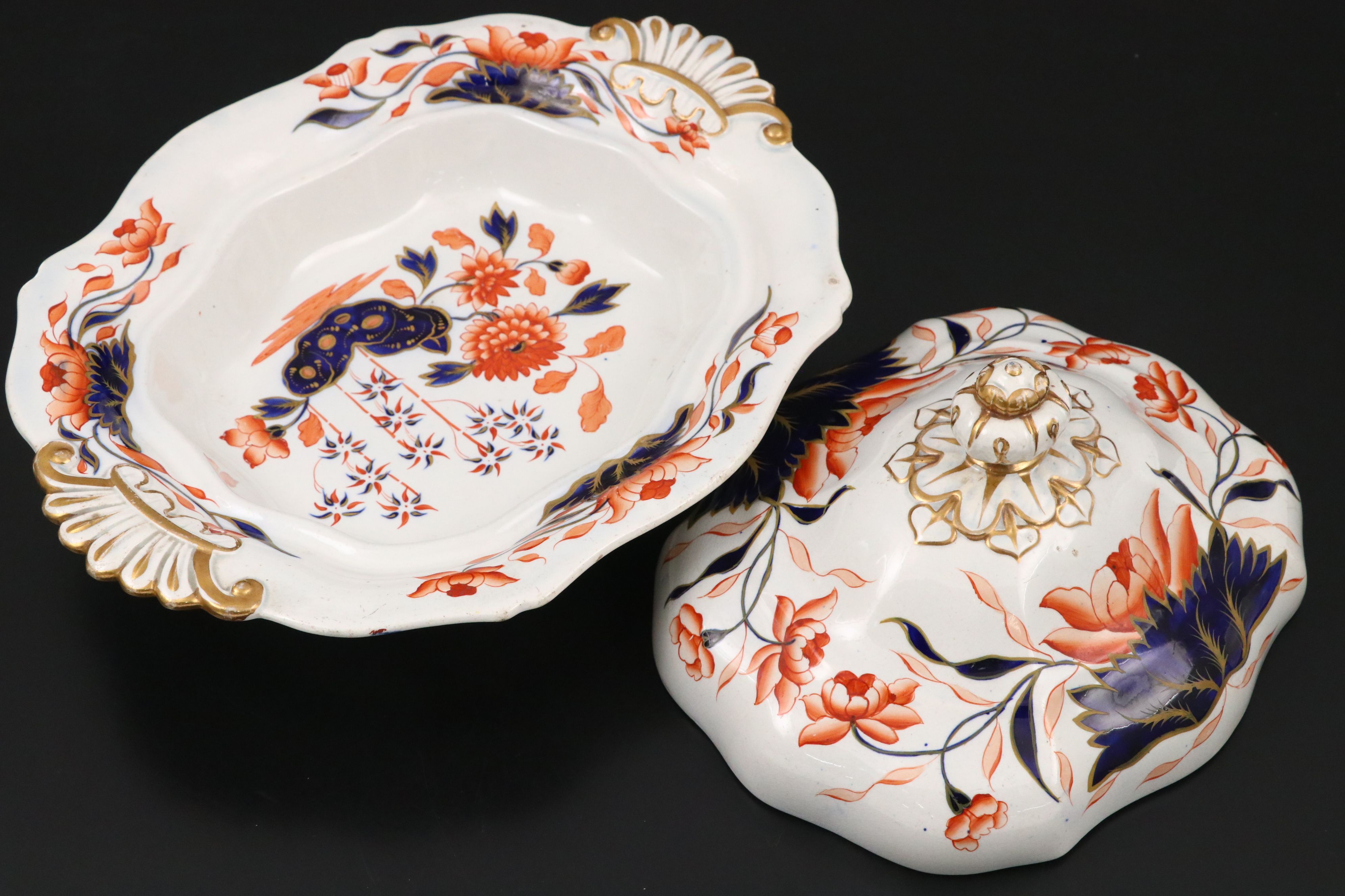 Georgian English Imari Covered Serving Bowl, Early to Mid-19th Century