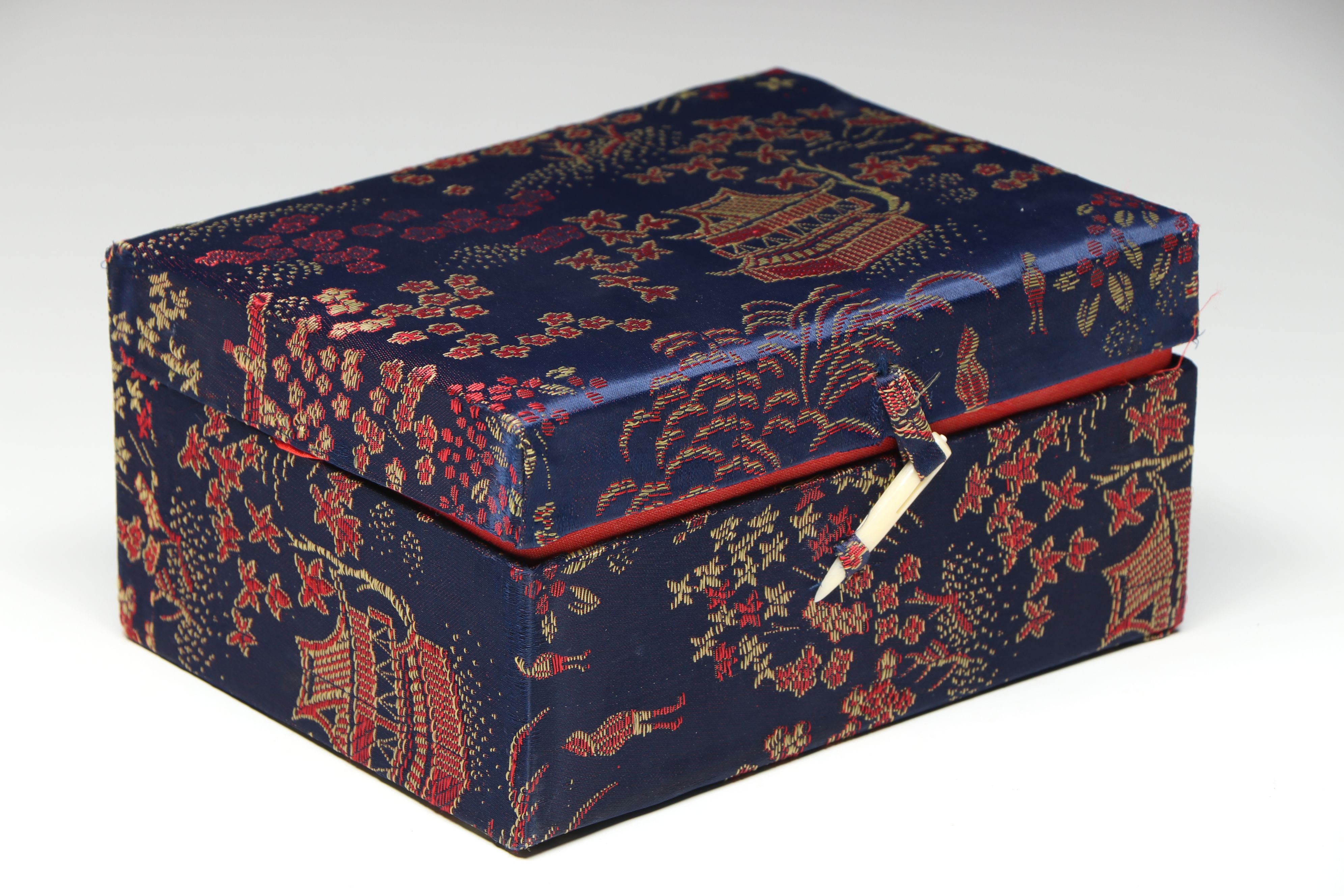 Yi Lin Collection Porcelain Eggs with Wooden Stands