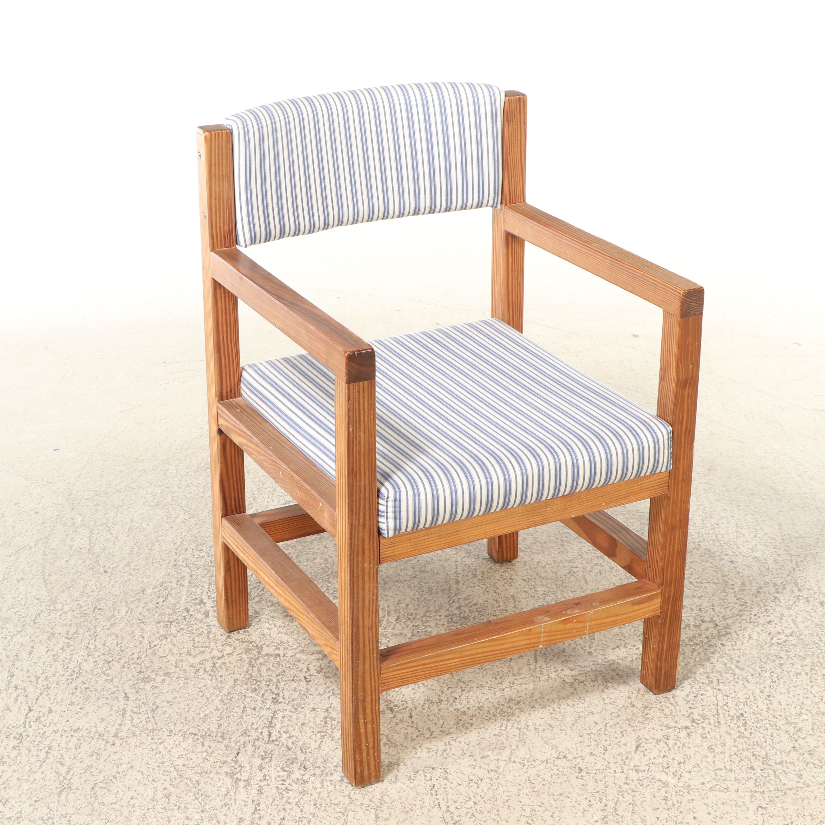 This End Up Pine Dining Table with Bench Seat and Four Armchairs