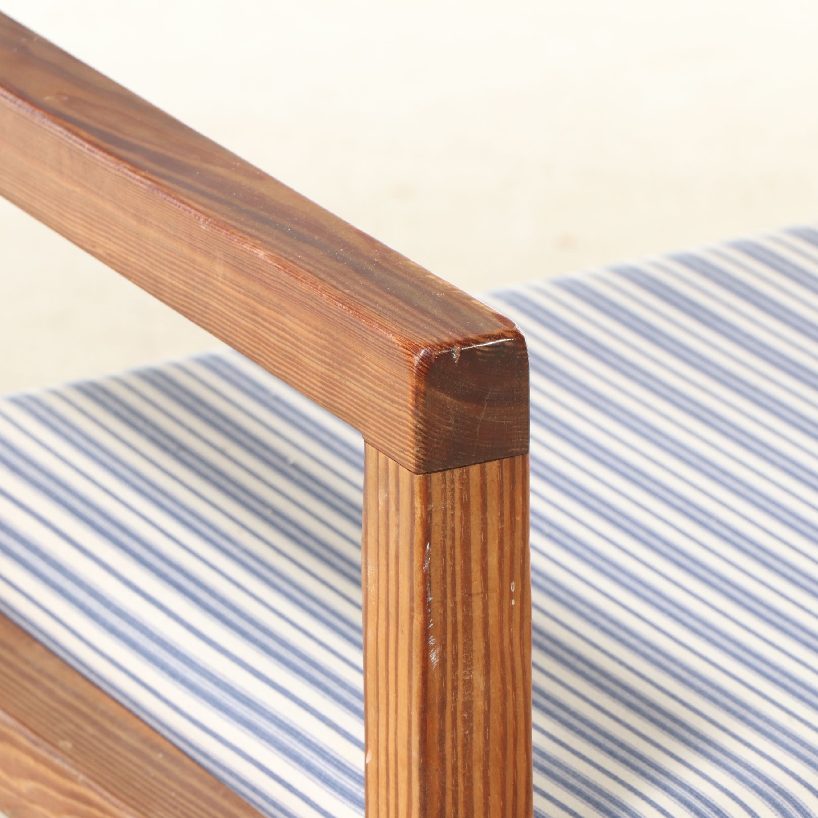 This End Up Pine Dining Table with Bench Seat and Four Armchairs