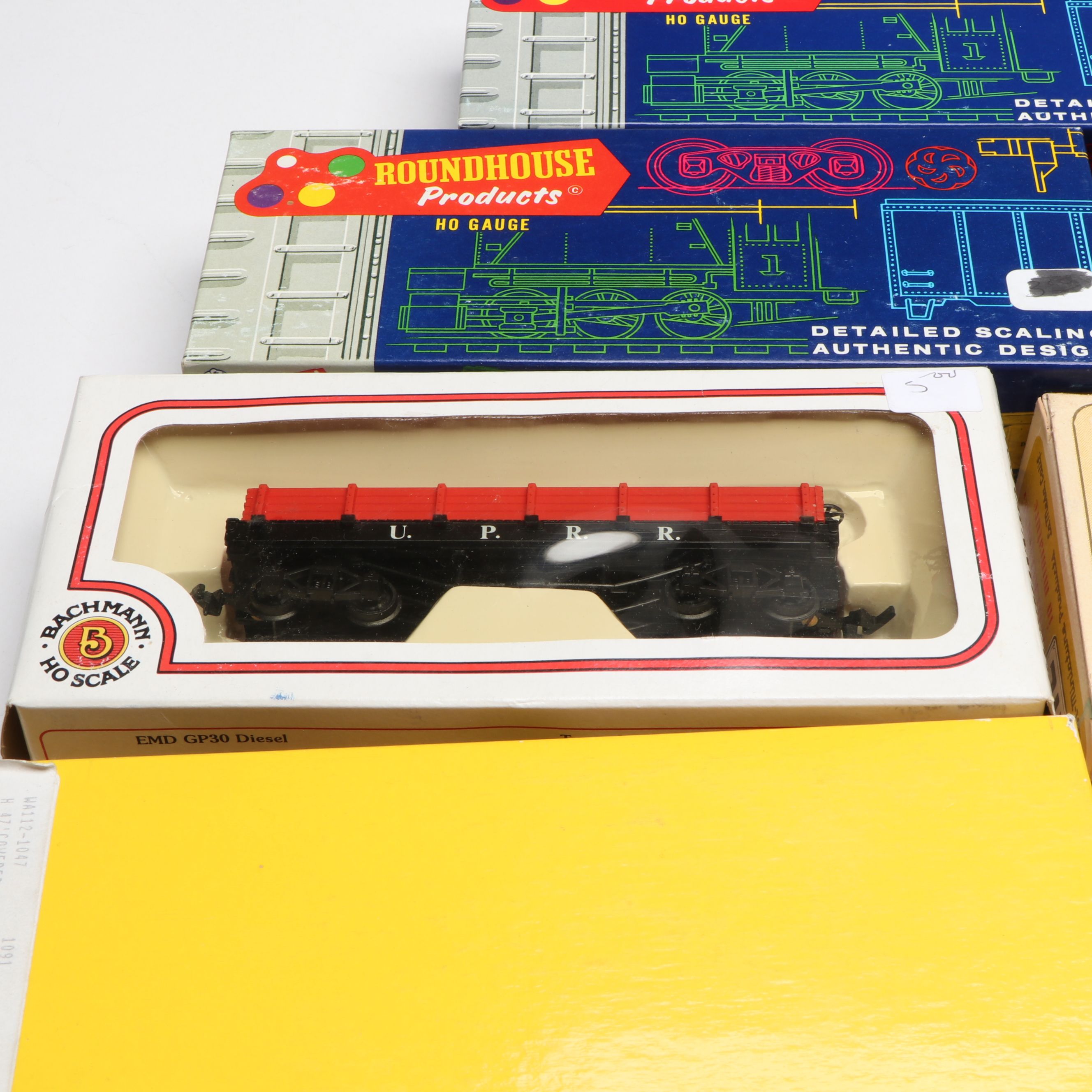 Rio Grande, Burlington Northern and More HO Scale Train Cars with Accessories