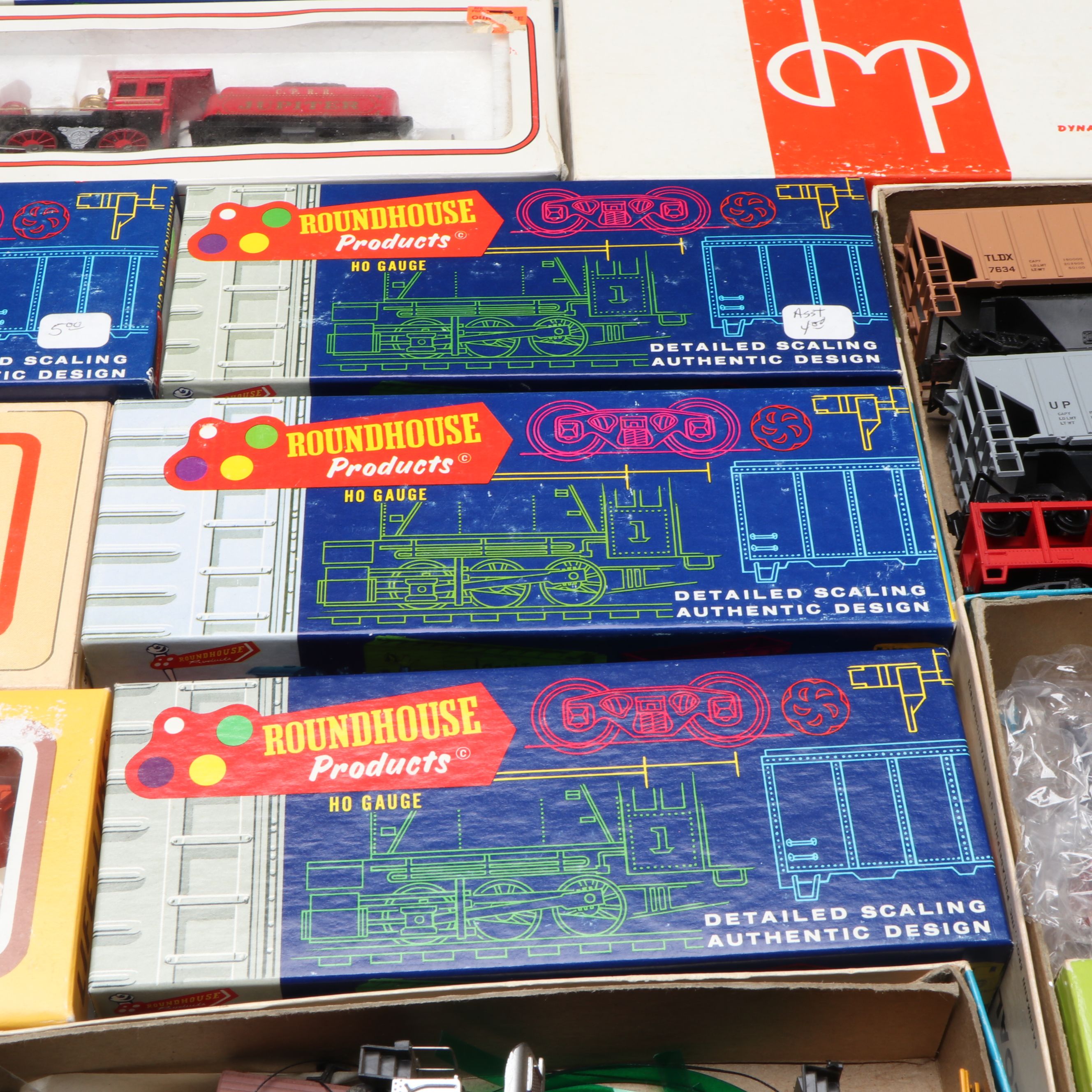 Rio Grande, Burlington Northern and More HO Scale Train Cars with Accessories