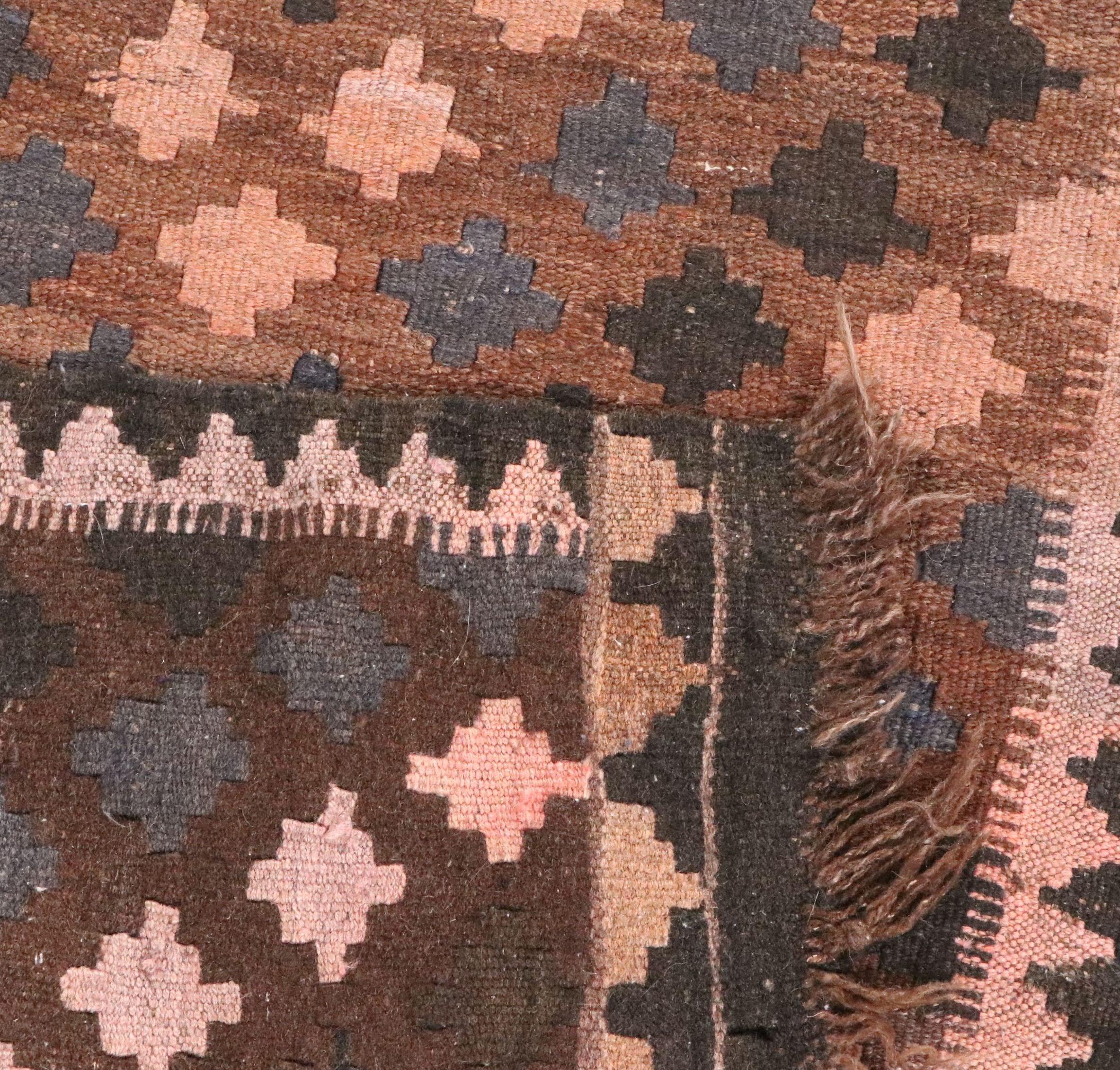 2'2 x 3' Handwoven Persian Kilim Accent Rug