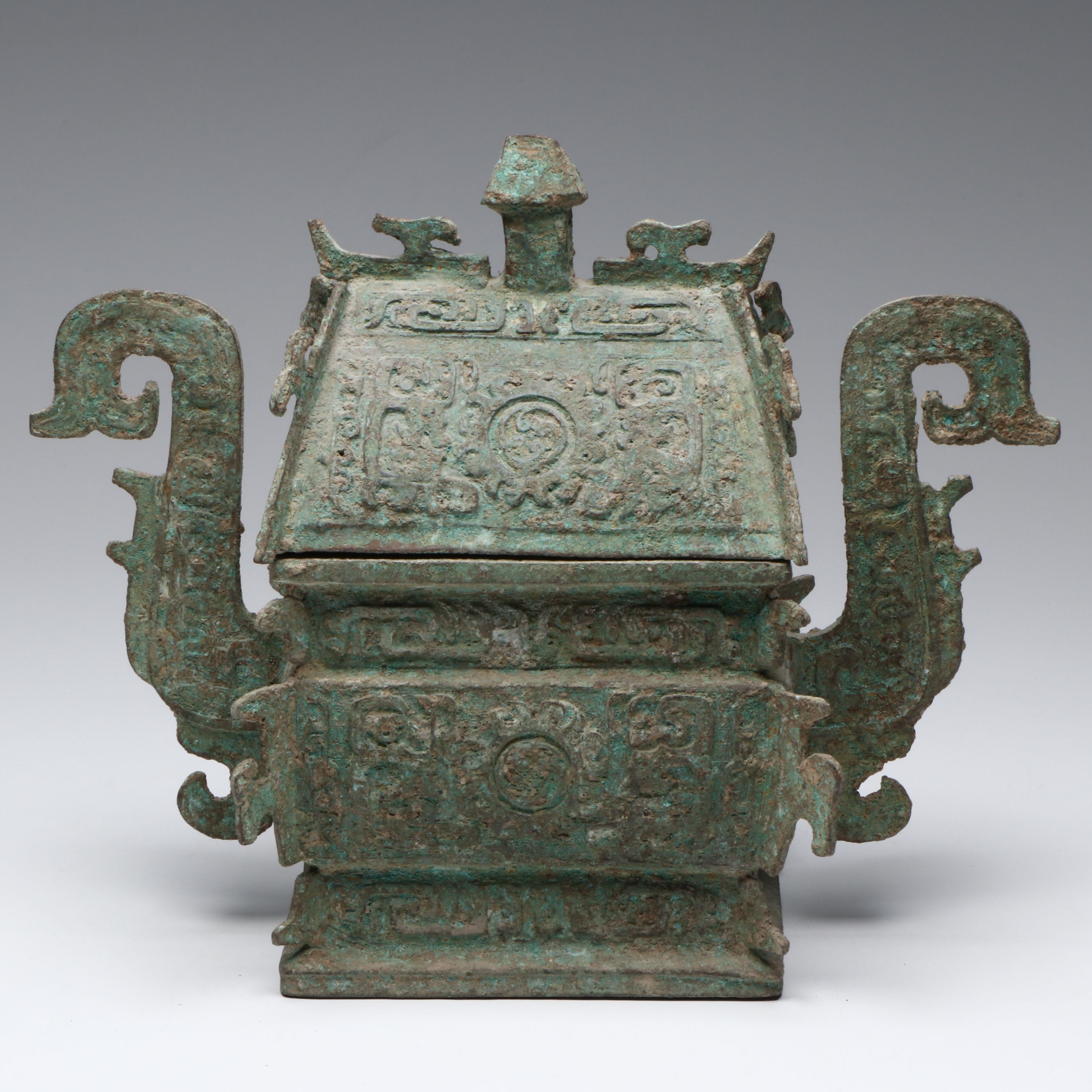 Chinese Bronze Ritual Food Vessel, Shang to Western Zhou Dynasty Style