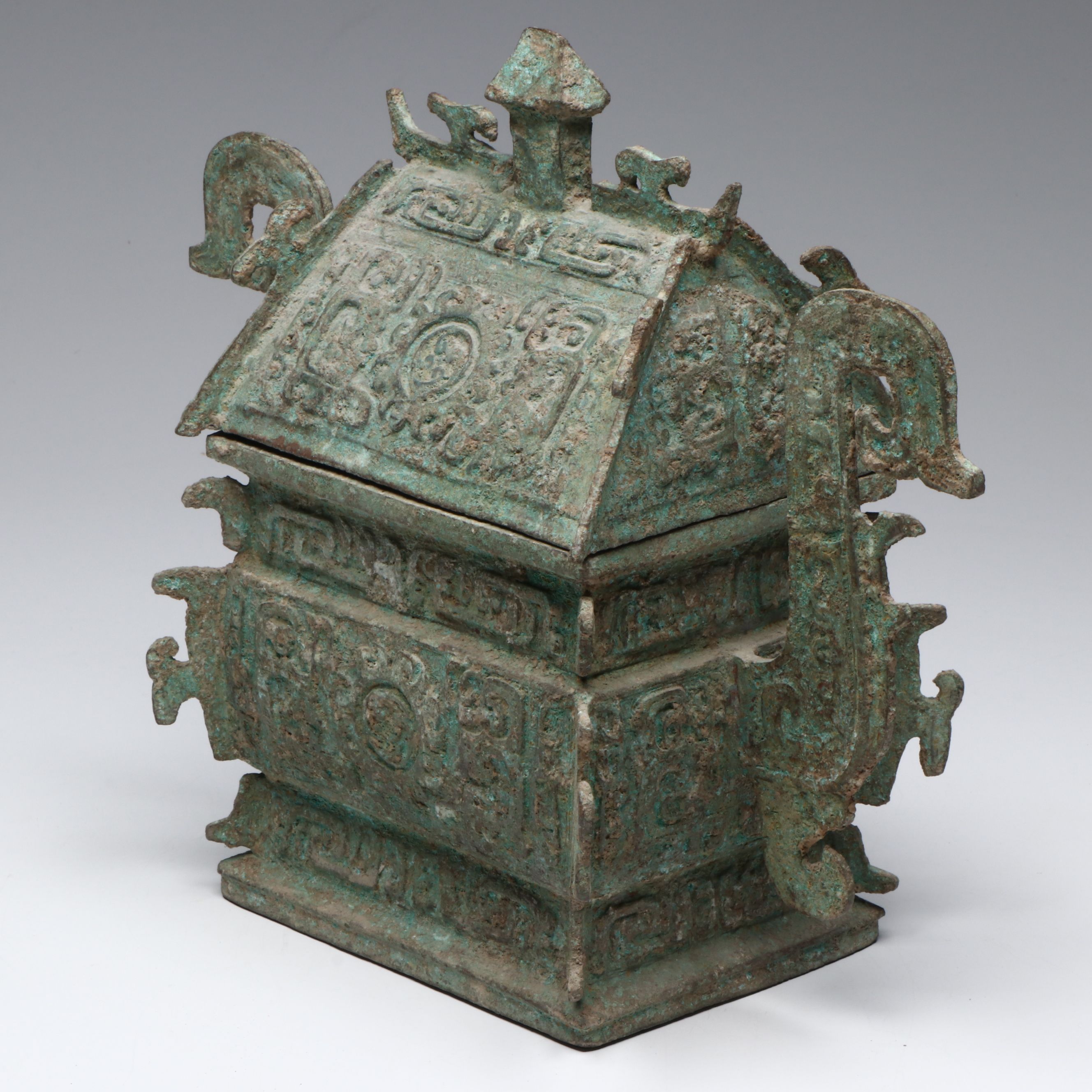 Chinese Bronze Ritual Food Vessel, Shang to Western Zhou Dynasty Style