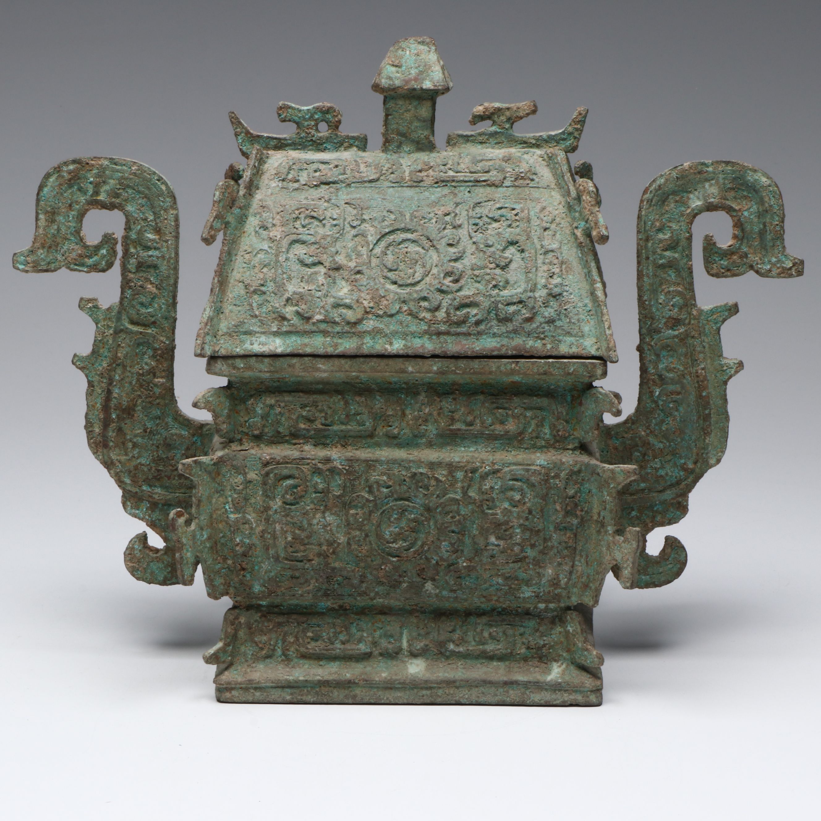 Chinese Bronze Ritual Food Vessel, Shang to Western Zhou Dynasty Style