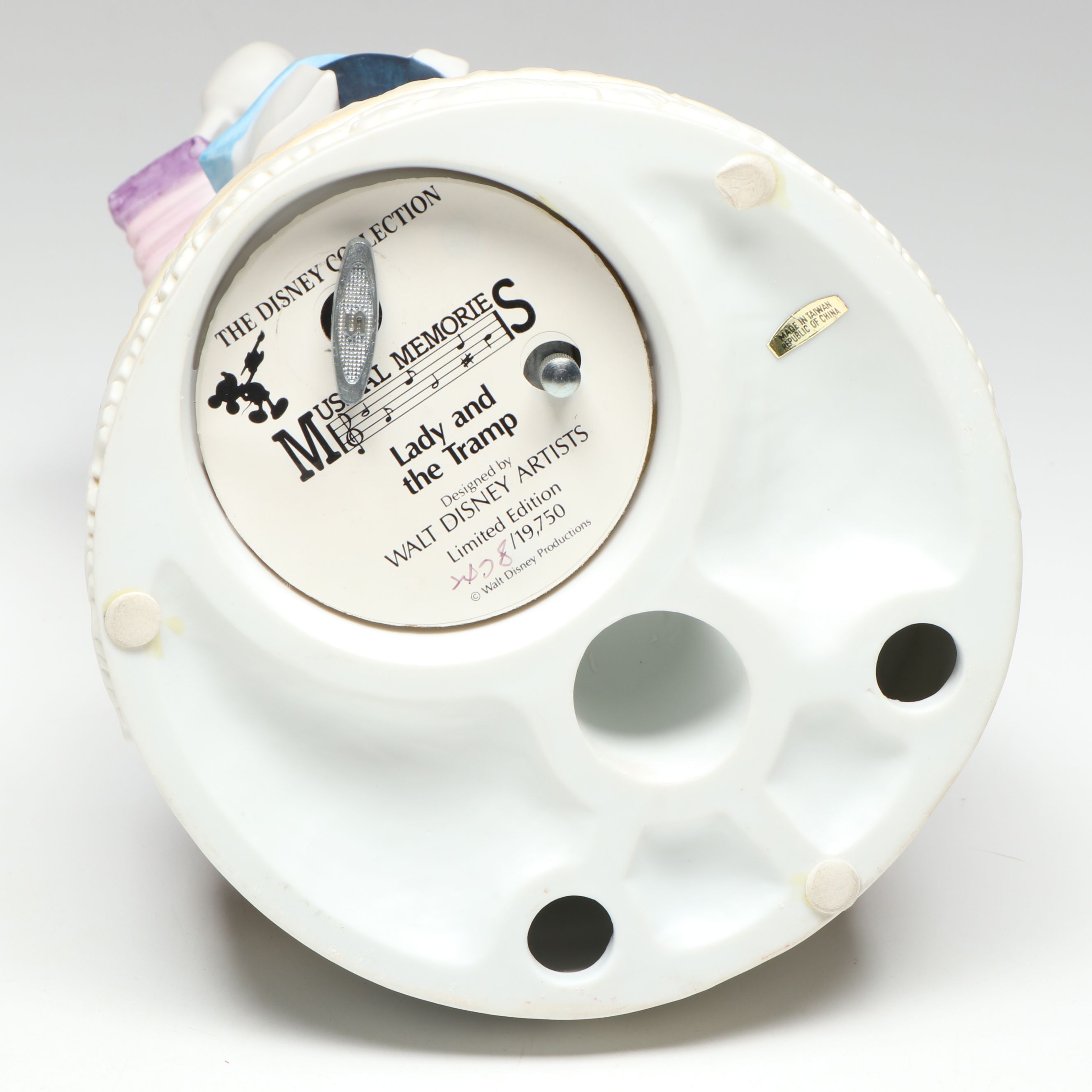 The Disney Collection "Lady and the Tramp" with More Disney Music Boxes