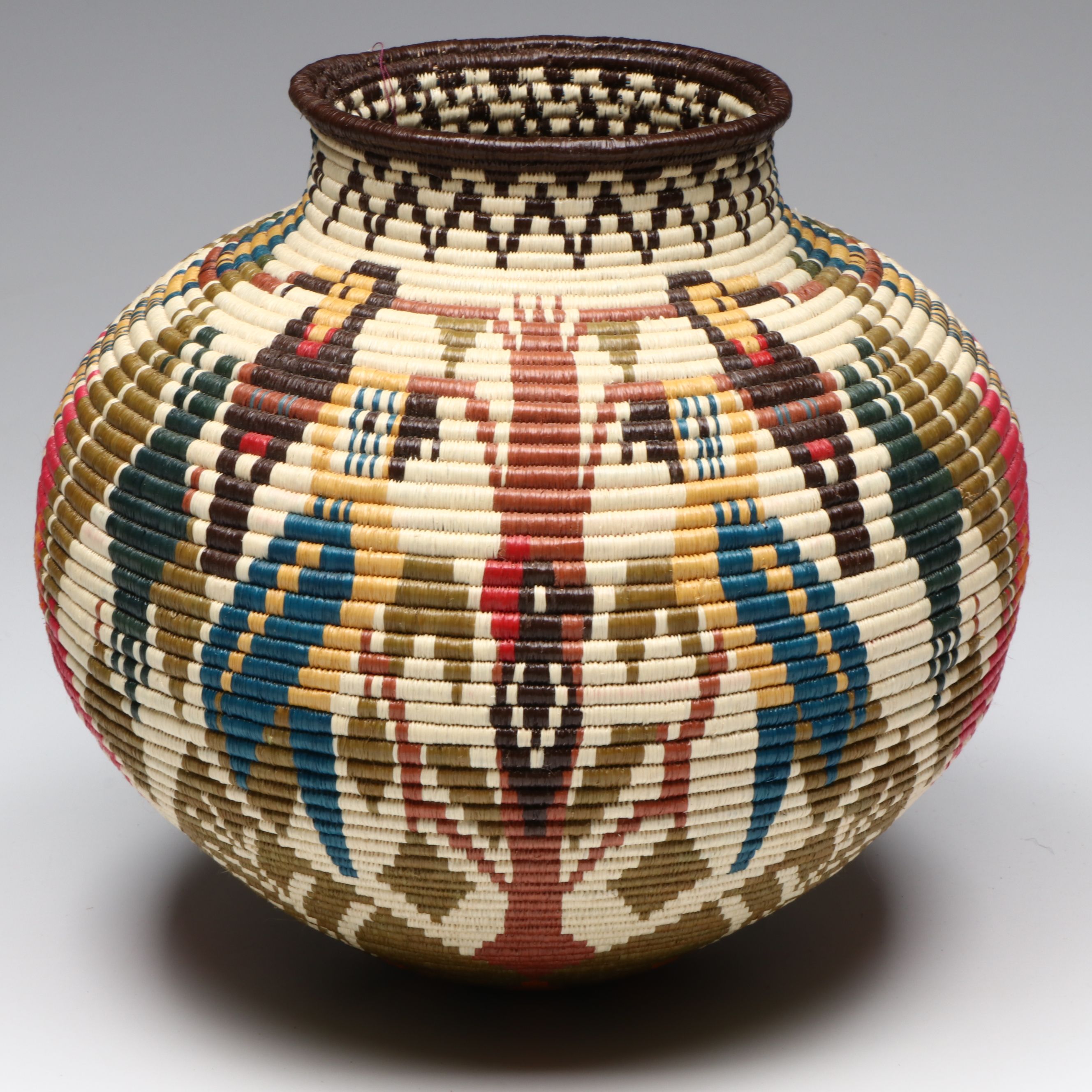 Darien Rainforest Emberá-Wounaan Polychrome Baskets Depicting Tropical Birds