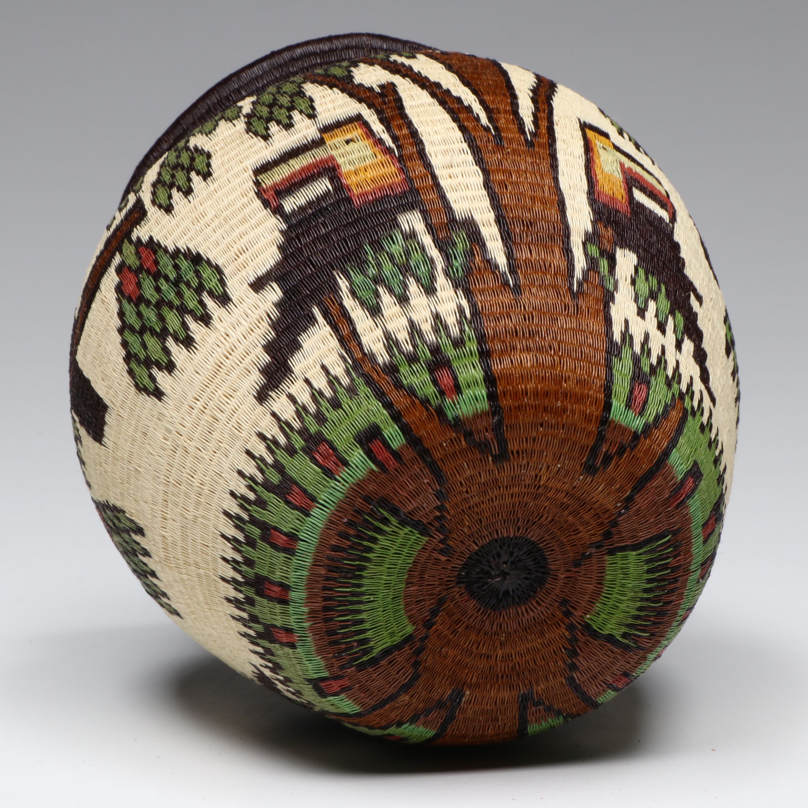 Darien Rainforest Emberá-Wounaan Polychrome Baskets Depicting Tropical Birds