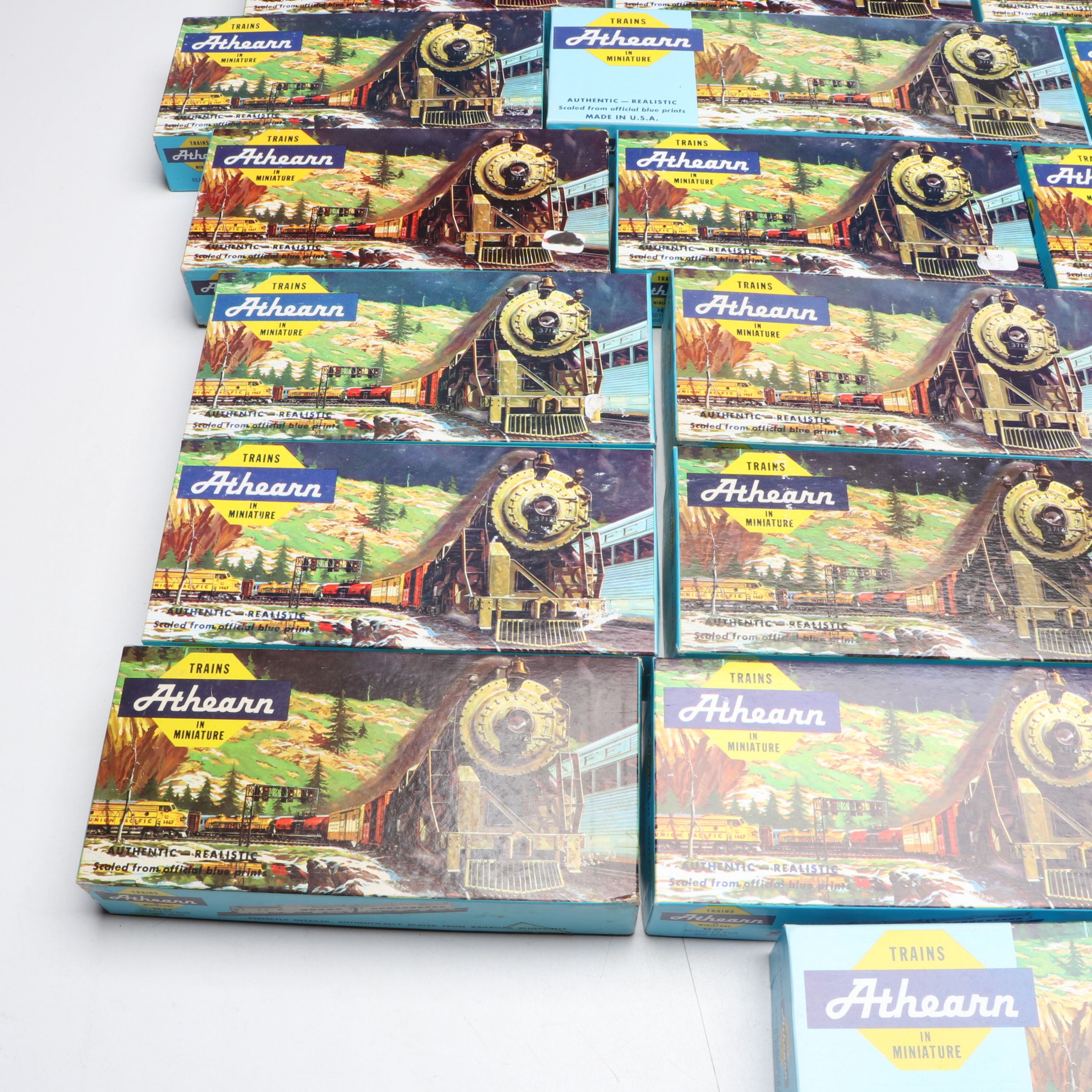 Athearn Southern Pacific Diesel Engine with Other HO Scale Train Cars