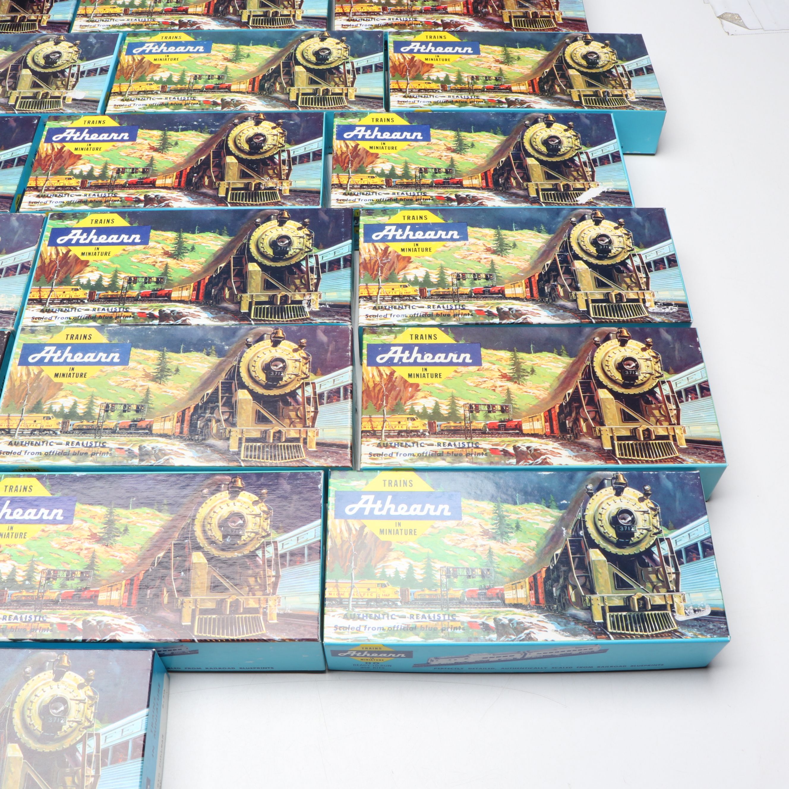 Athearn Southern Pacific Diesel Engine with Other HO Scale Train Cars