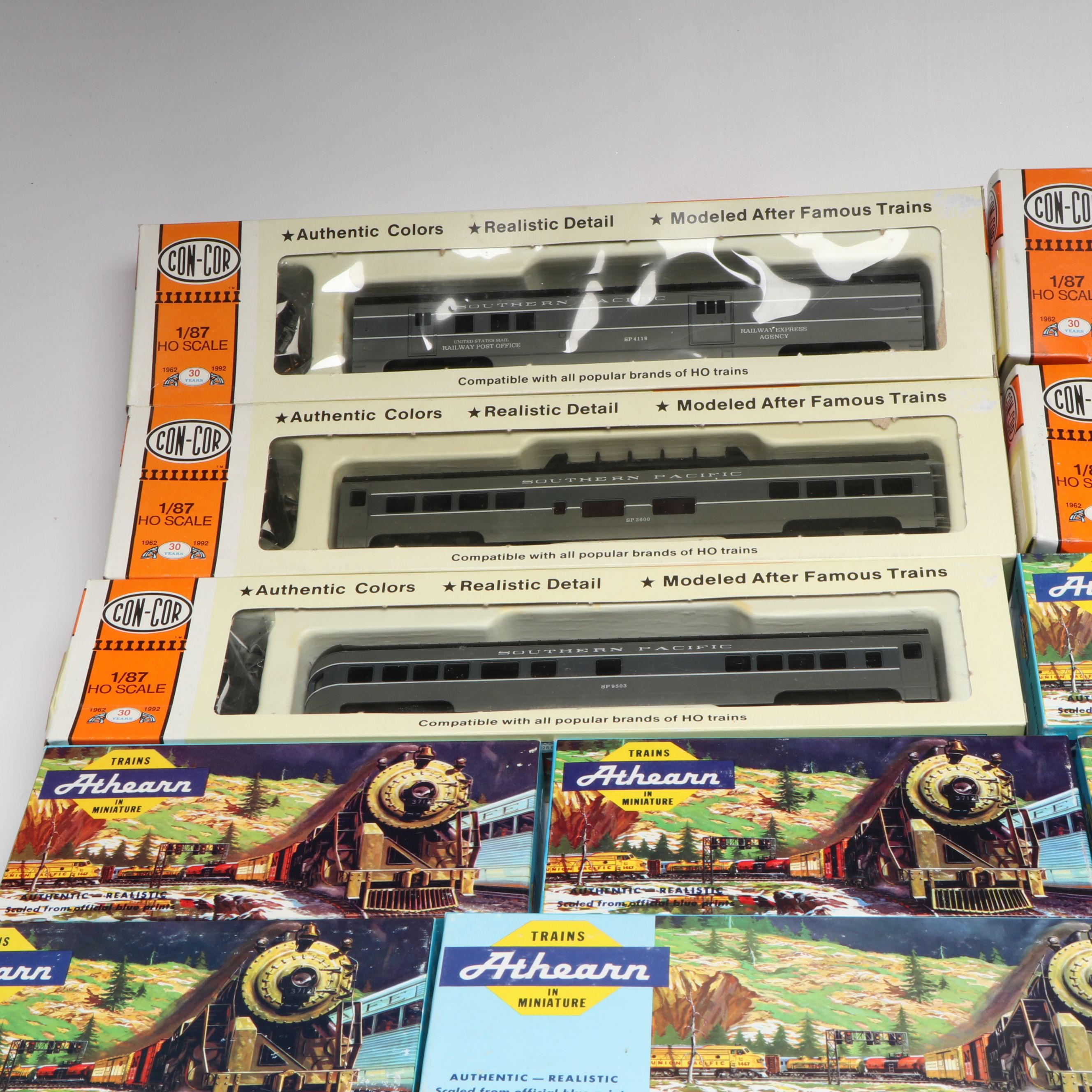 Athearn Southern Pacific Diesel Engine with Other HO Scale Train Cars