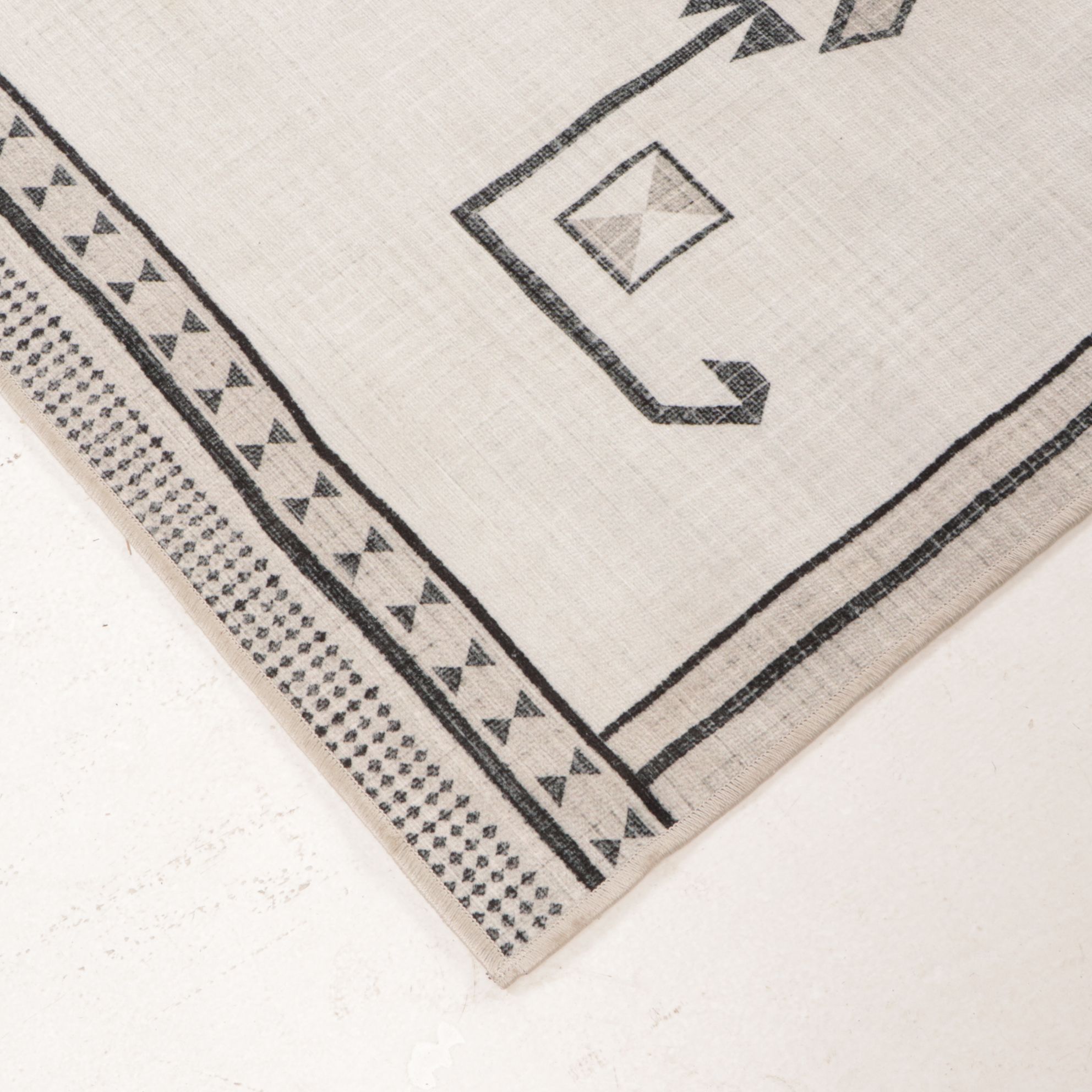 6'1 x 9' Machine Made Ruggable Contemporary Area Rug