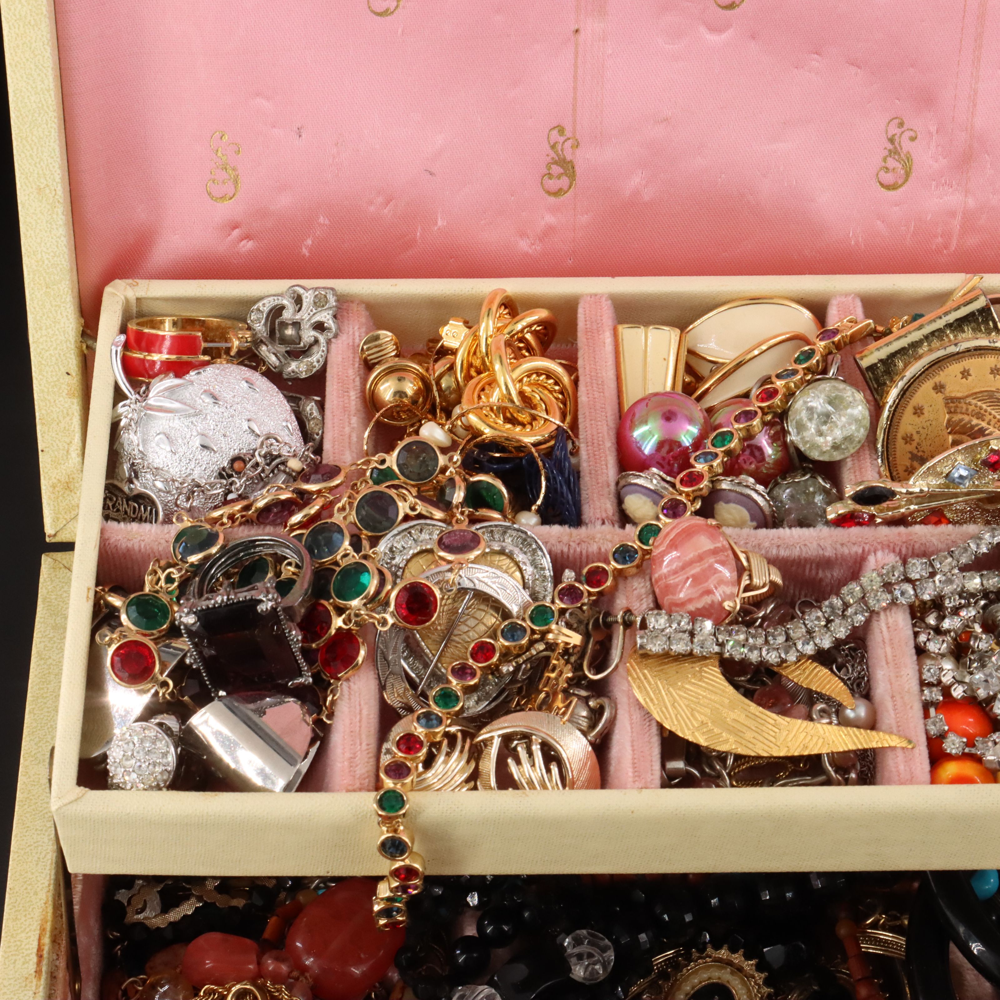 Uncommon Discoveries: Jewelry Collection