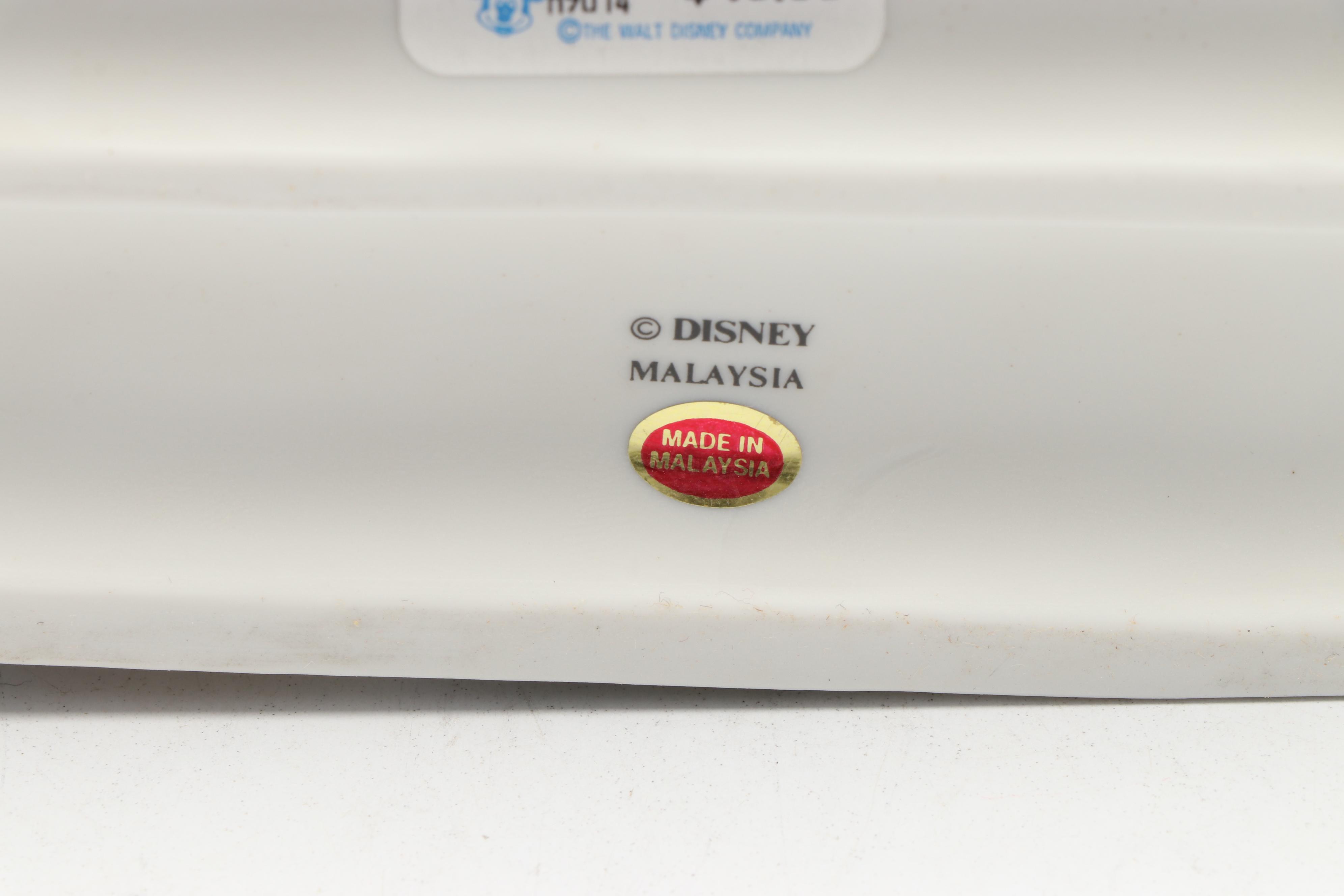 Walt Disney Collectors Society "Moving Day" Goofy with More Figurines