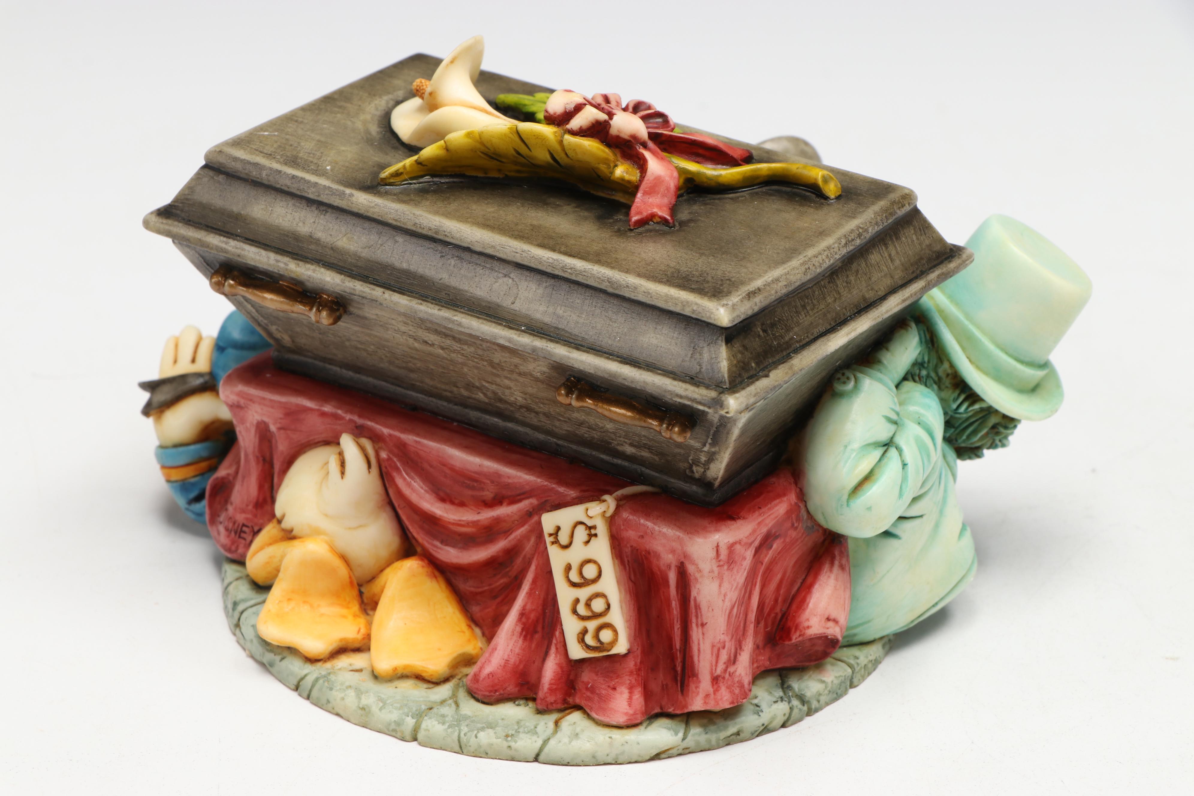 Walt Disney Collectors Society "Moving Day" Goofy with More Figurines