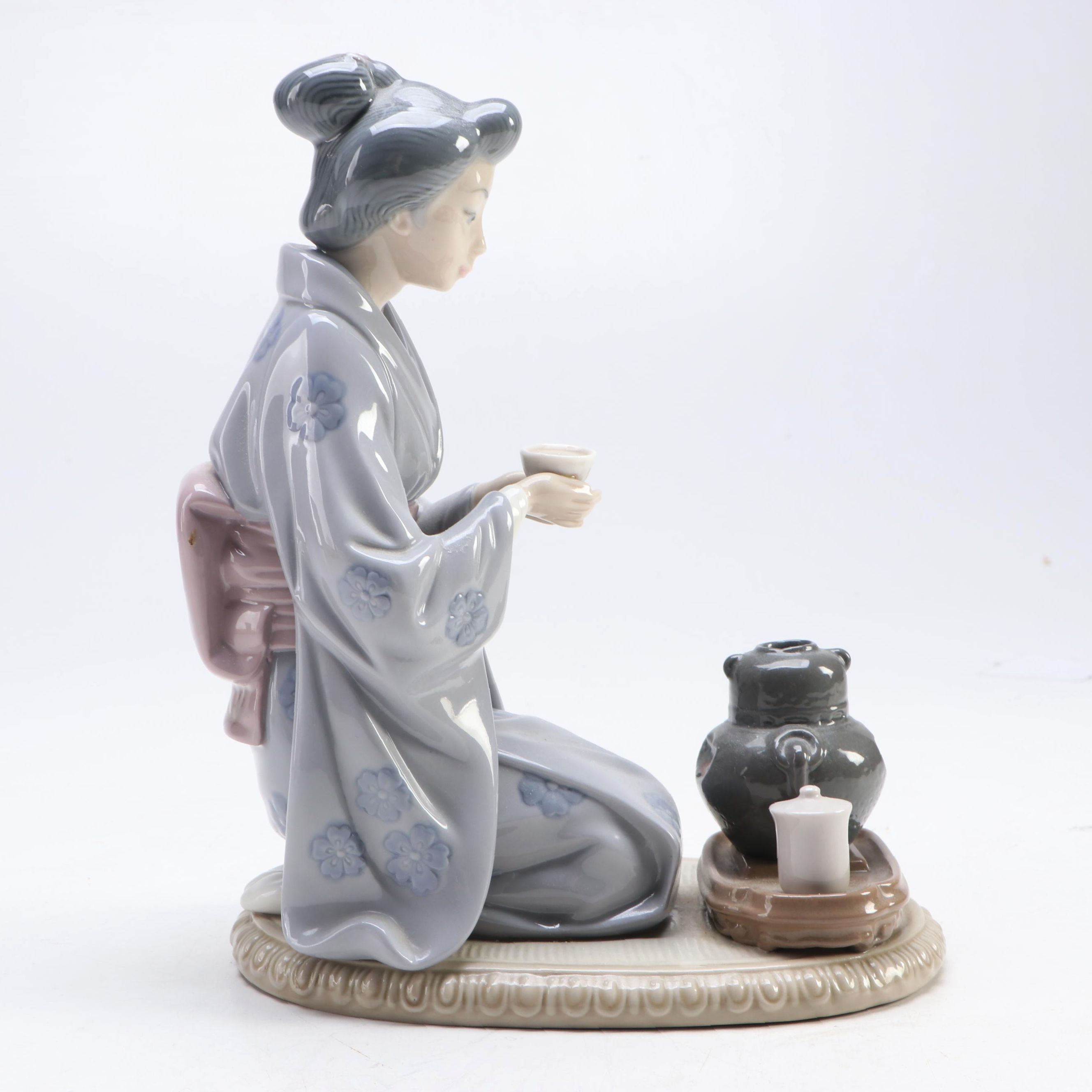 Lladró "Japanese Girl Serving Tea" Porcelain Figurine, Late 20th Century