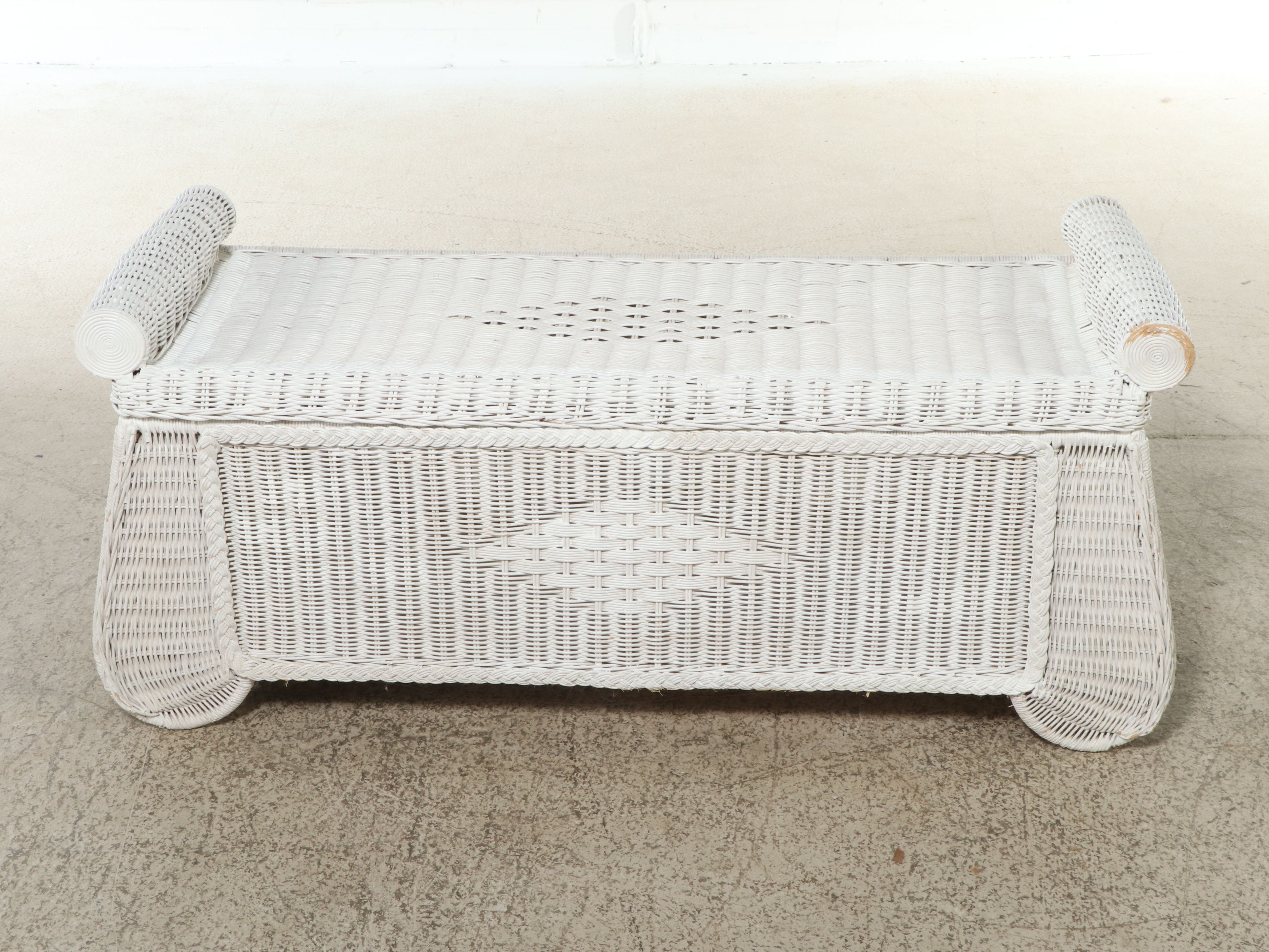 Lloyd Loom White-Painted Wicker Patio Sofa with Coffee Table, Late 20th Century