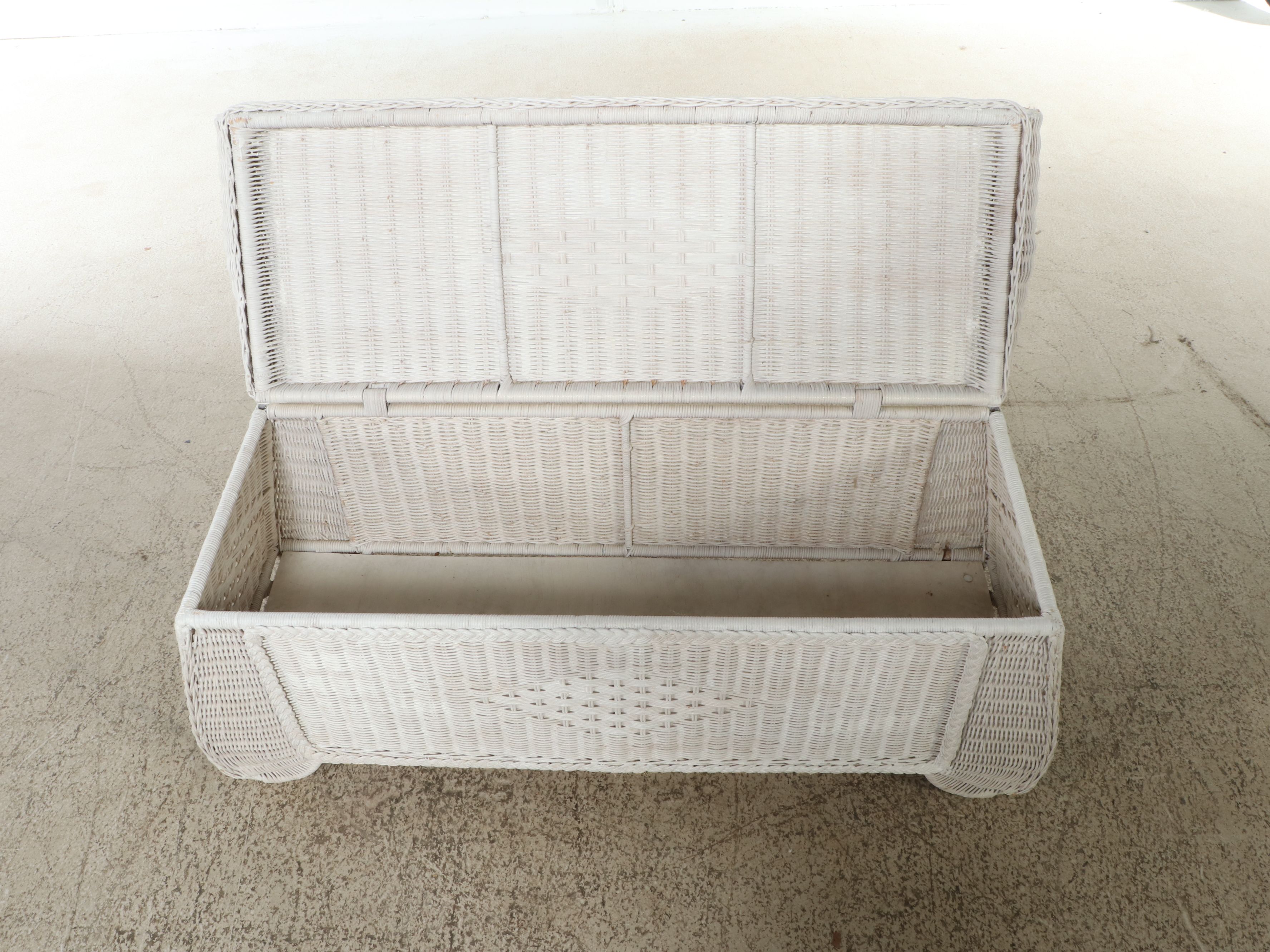 Lloyd Loom White-Painted Wicker Patio Sofa with Coffee Table, Late 20th Century