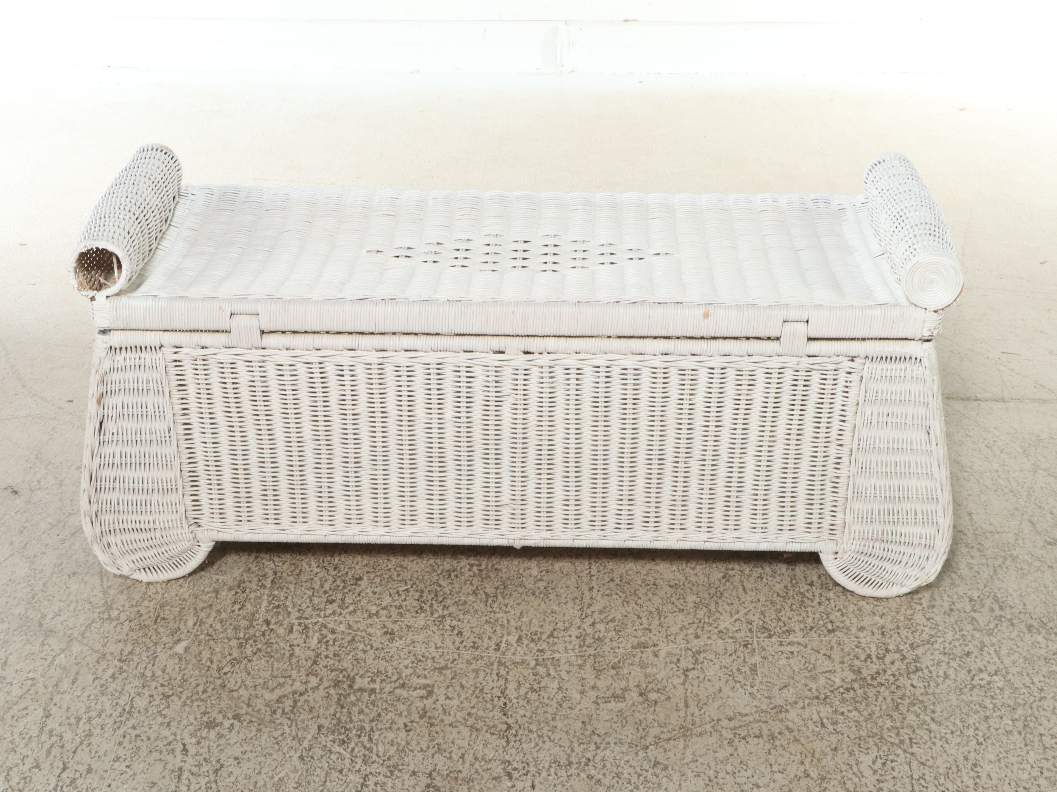 Lloyd Loom White-Painted Wicker Patio Sofa with Coffee Table, Late 20th Century