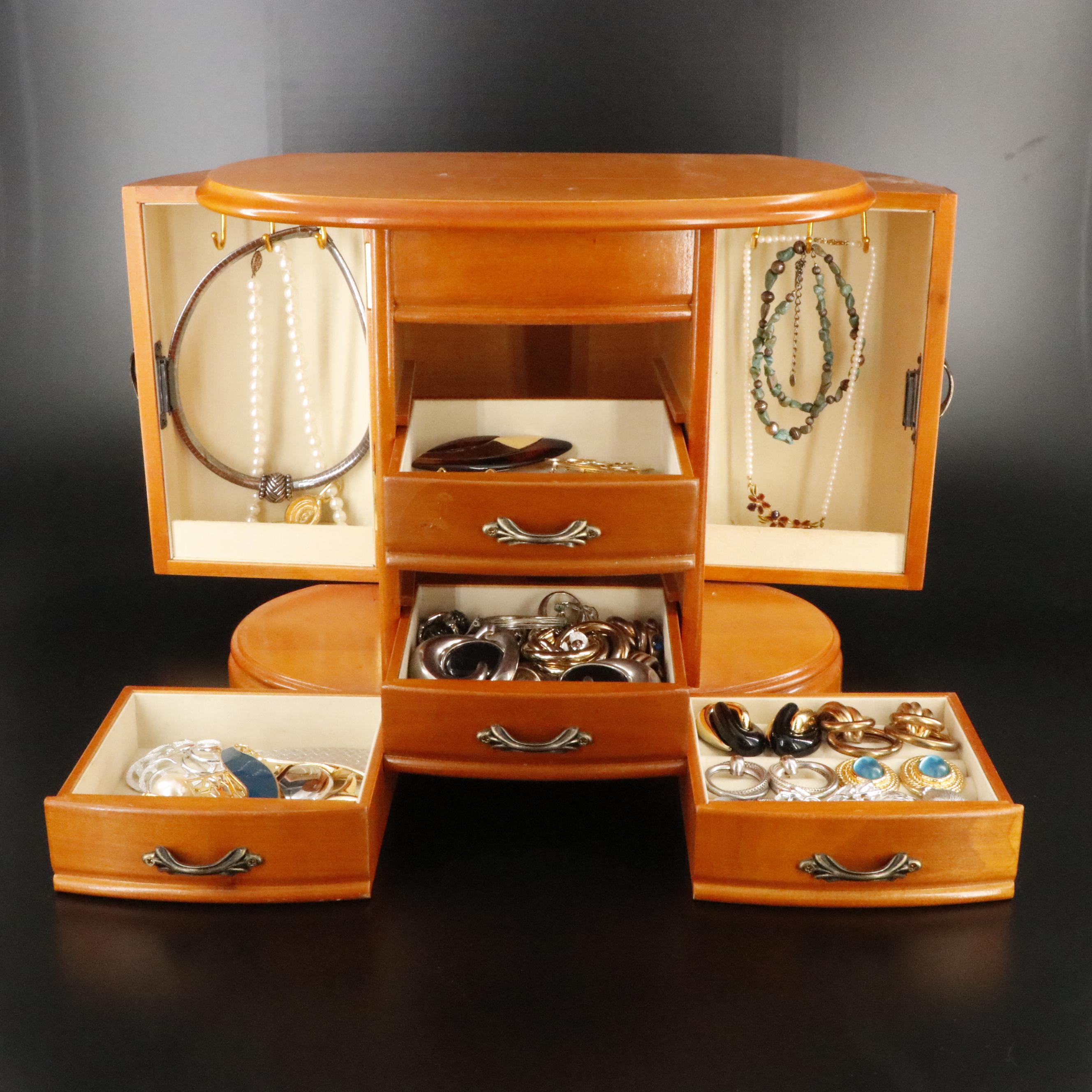 Uncommon Discoveries: Jewelry Collection