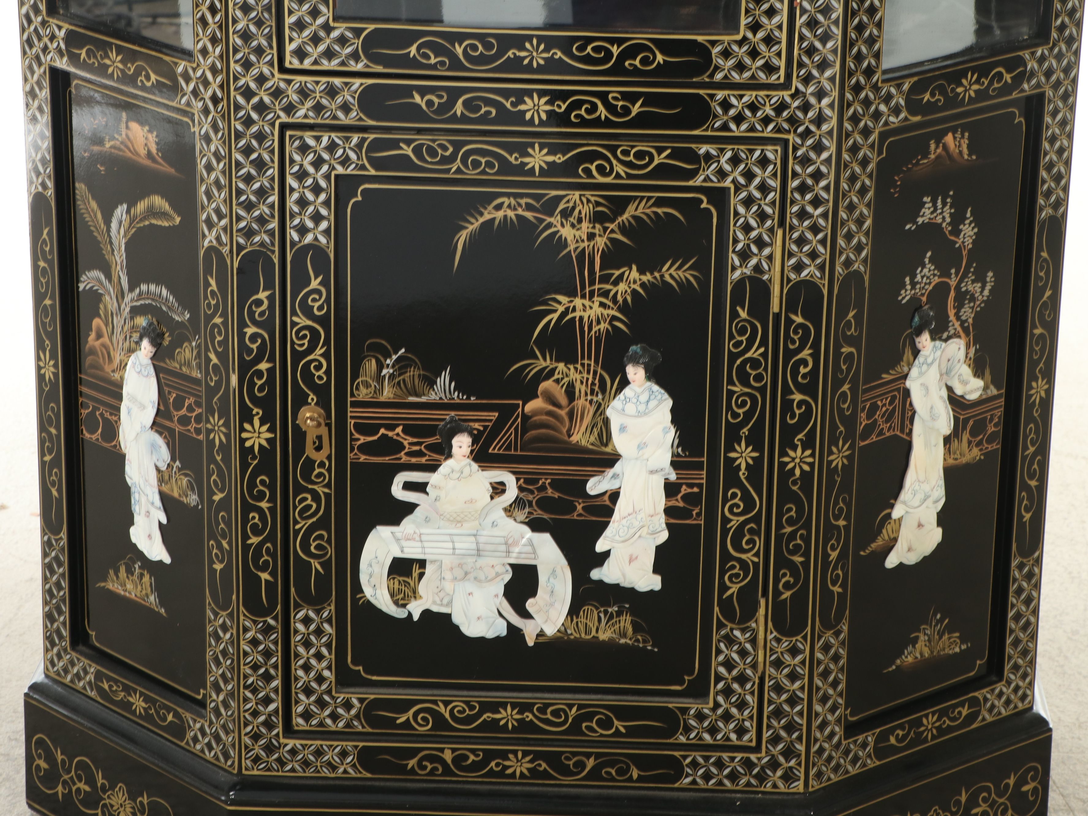 Chinese Gilt and Lacquered Wood Curio Cabinet, Late 20th Century