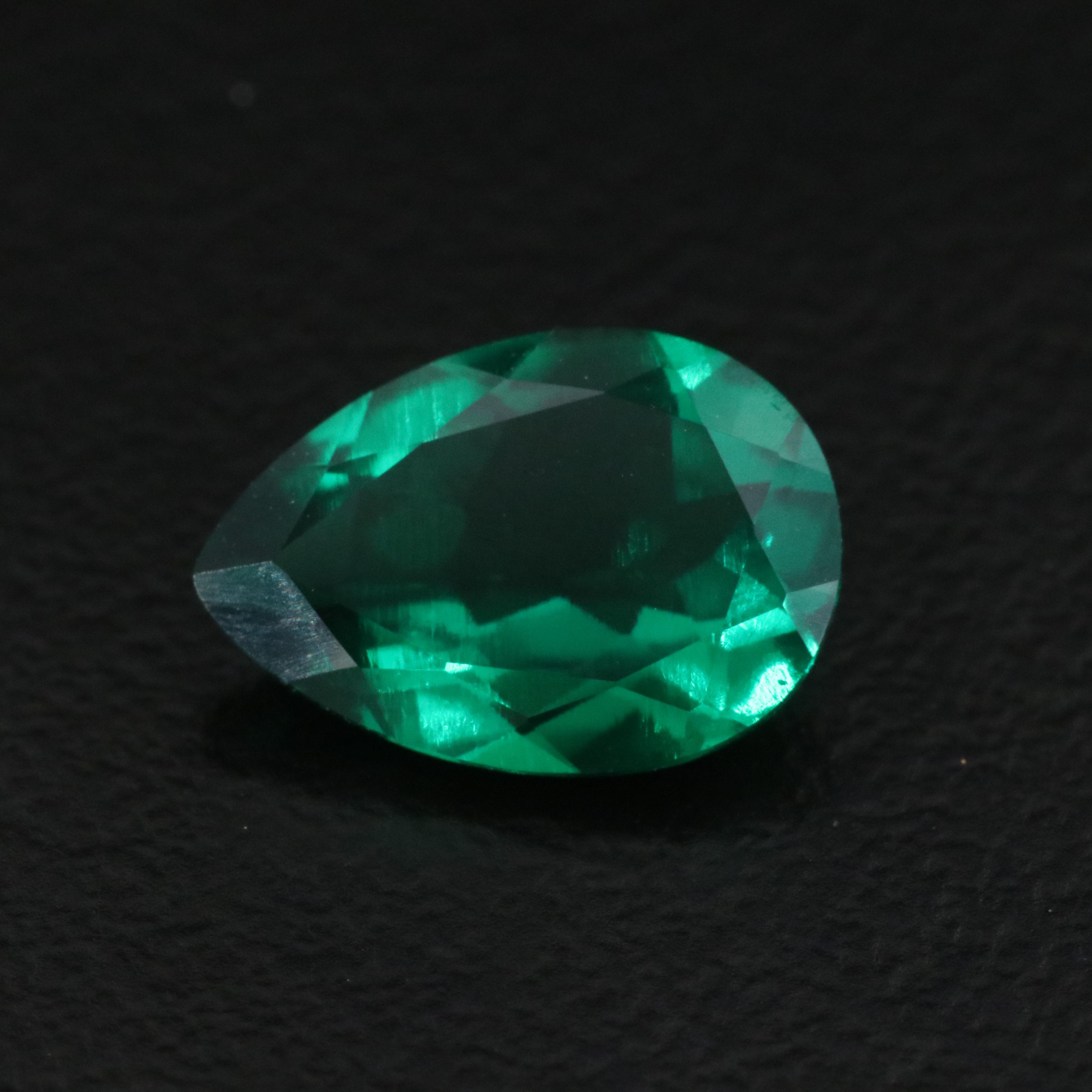 Loose 1.55 CT Lab Grown Emerald