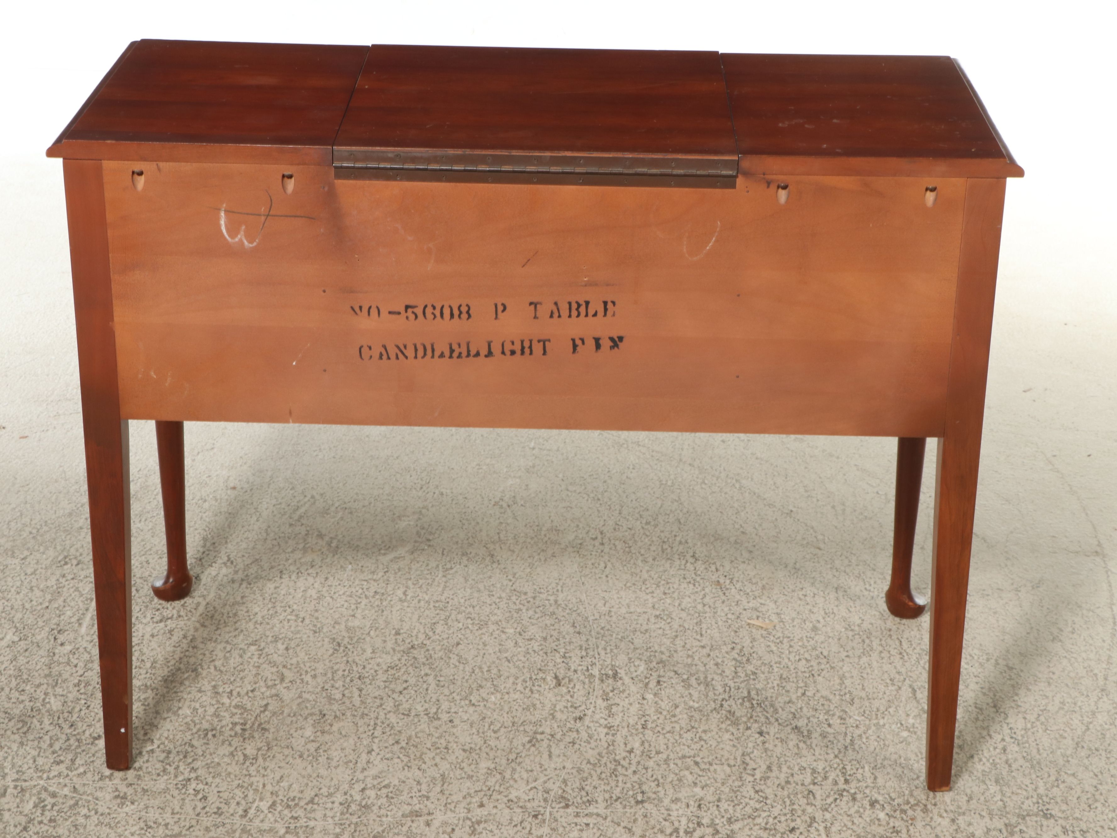 Queen Anne Style Cherry Finish Dressing Table, Early to Mid-20th Century