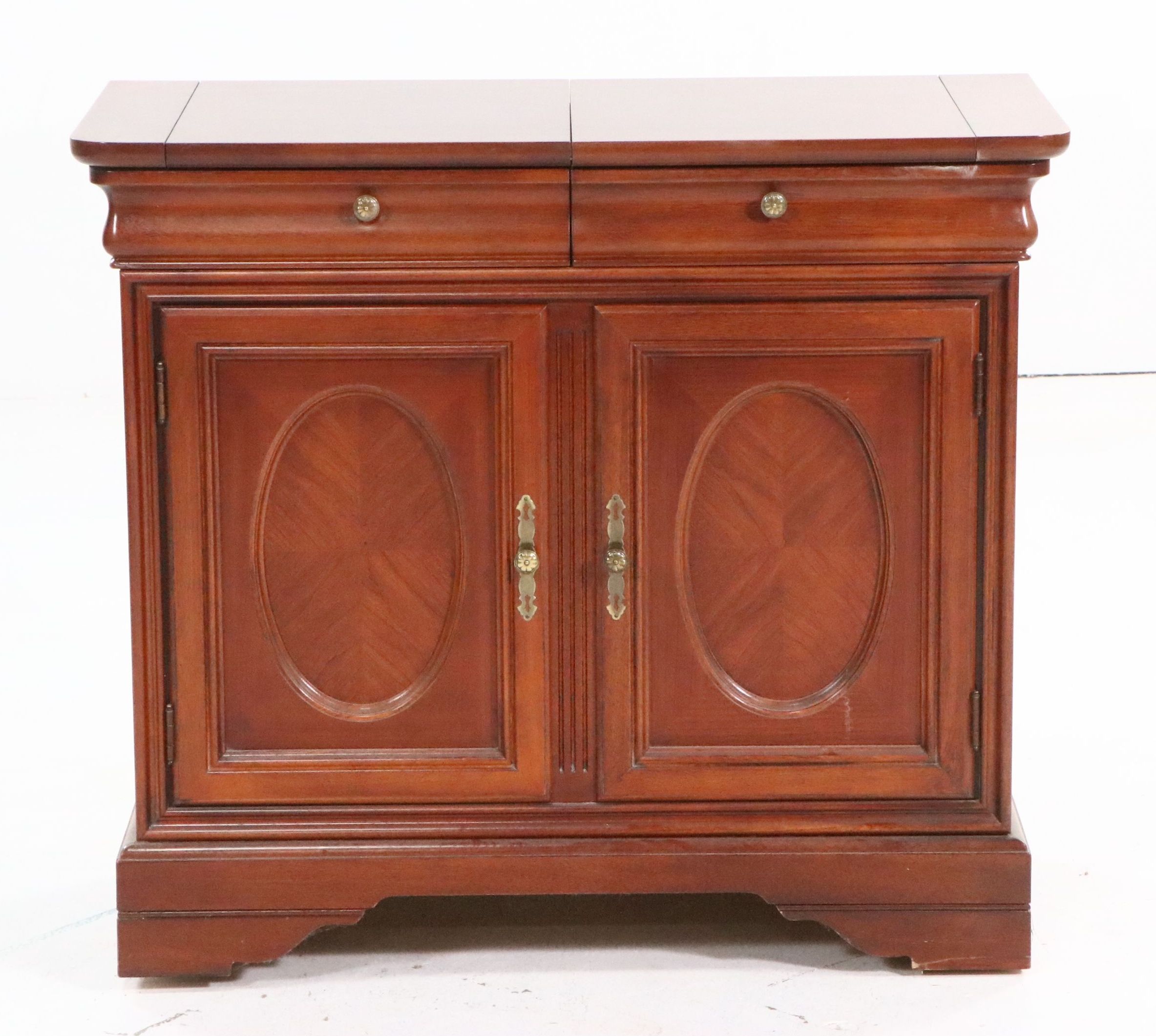 Lexington Georgian Style Cherry Buffet Server, Late 20th Century