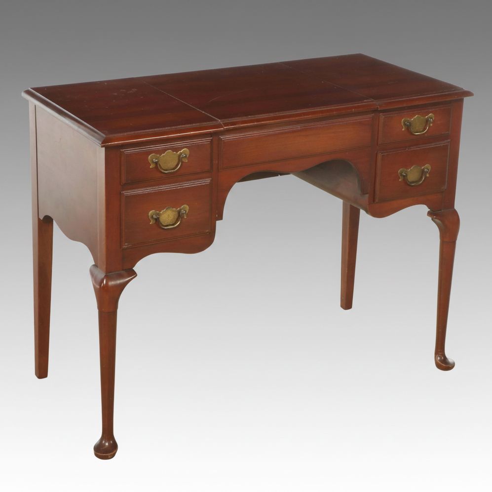 Queen Anne Style Cherry Finish Dressing Table, Early to Mid-20th Century