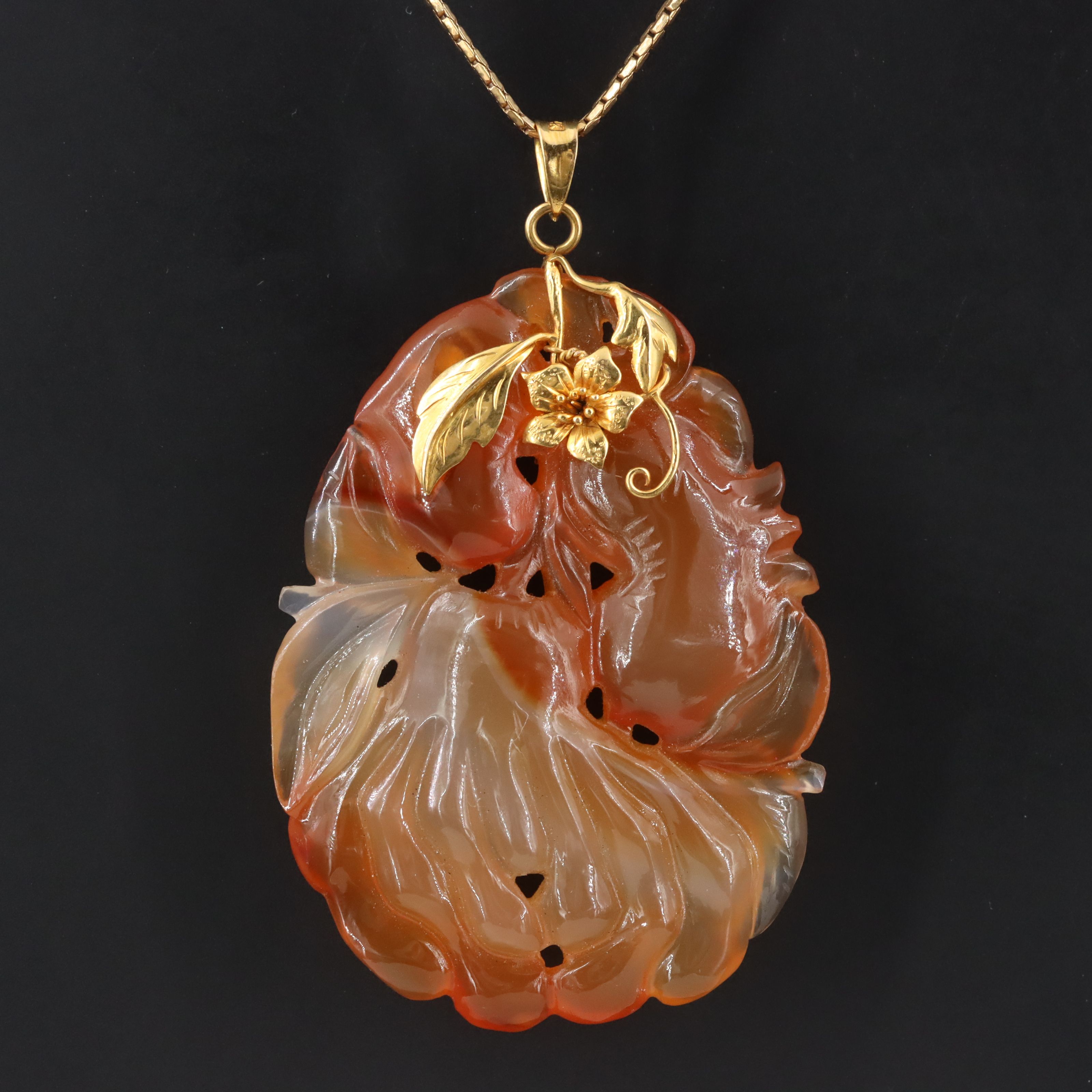 Chinese 14K Agate Buddha's Hand Fruit Pendant with 18K Chain