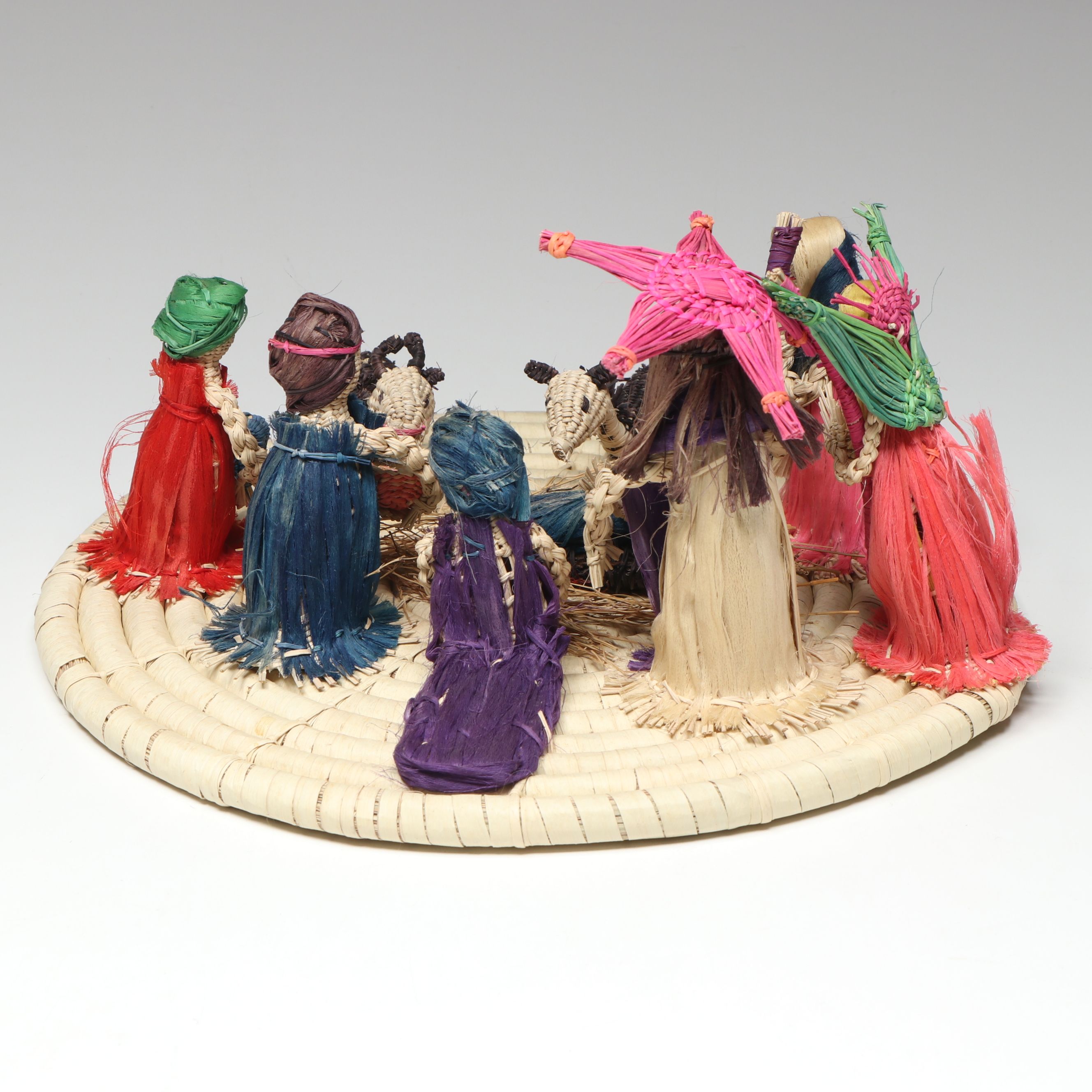 Panamanian Plant Fiber Nativity Scene with Other Basketry Figurines