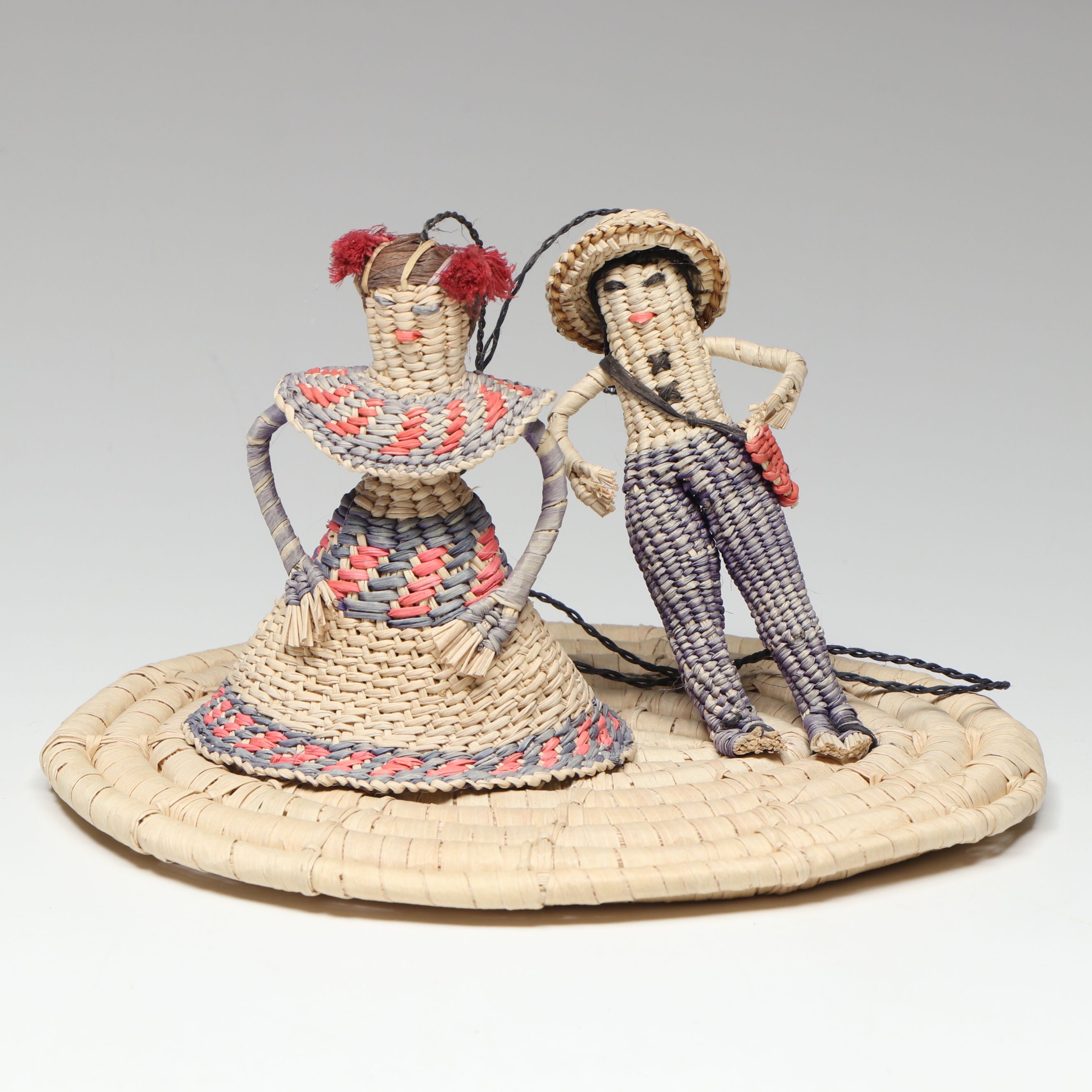 Panamanian Plant Fiber Nativity Scene with Other Basketry Figurines