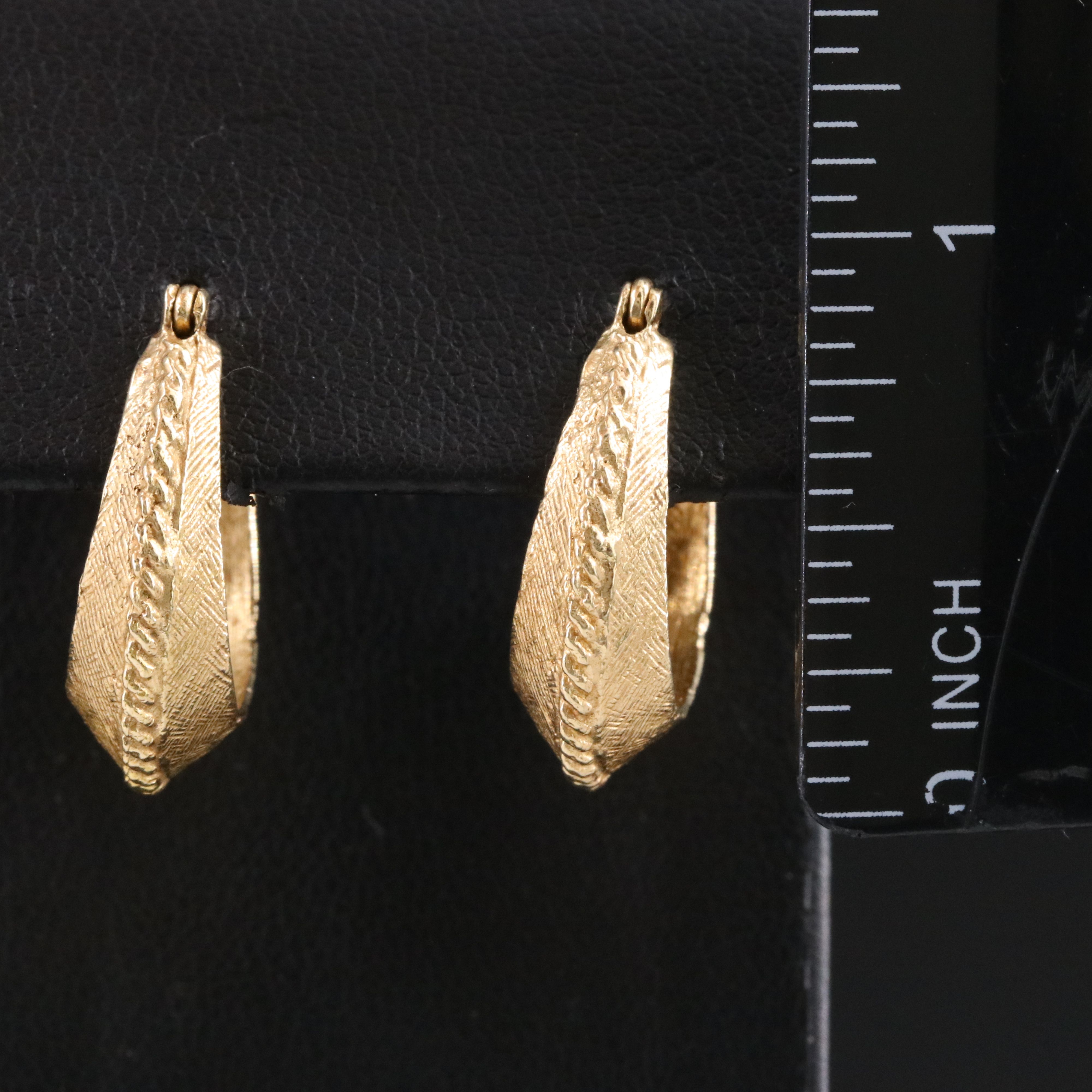 14K Knife-Edge Hoop Earrings with Florentine Finish and Rope Trim