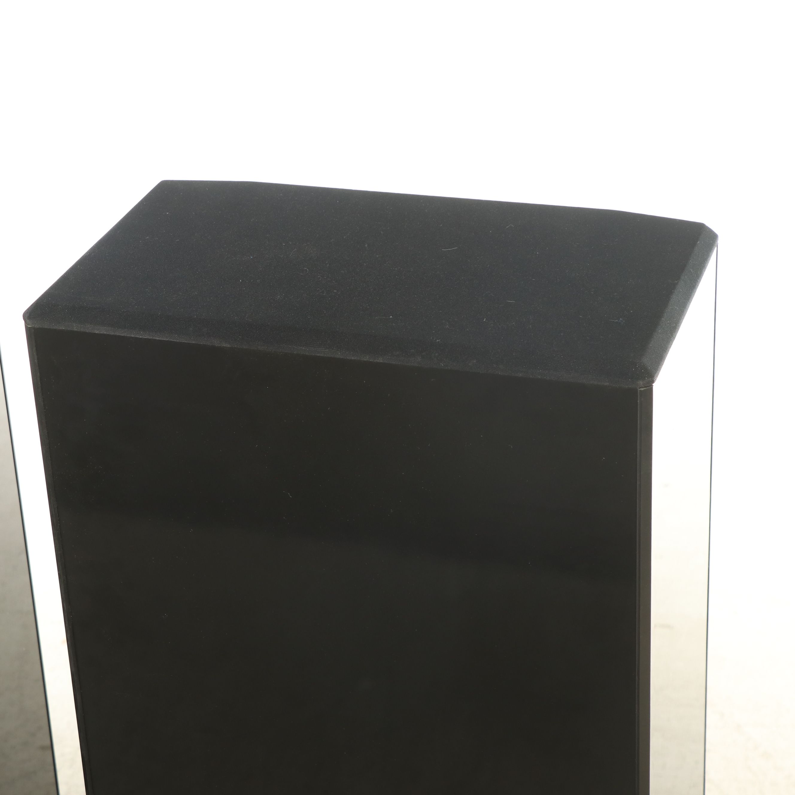 Harman/Kardon Floor Standing Speakers