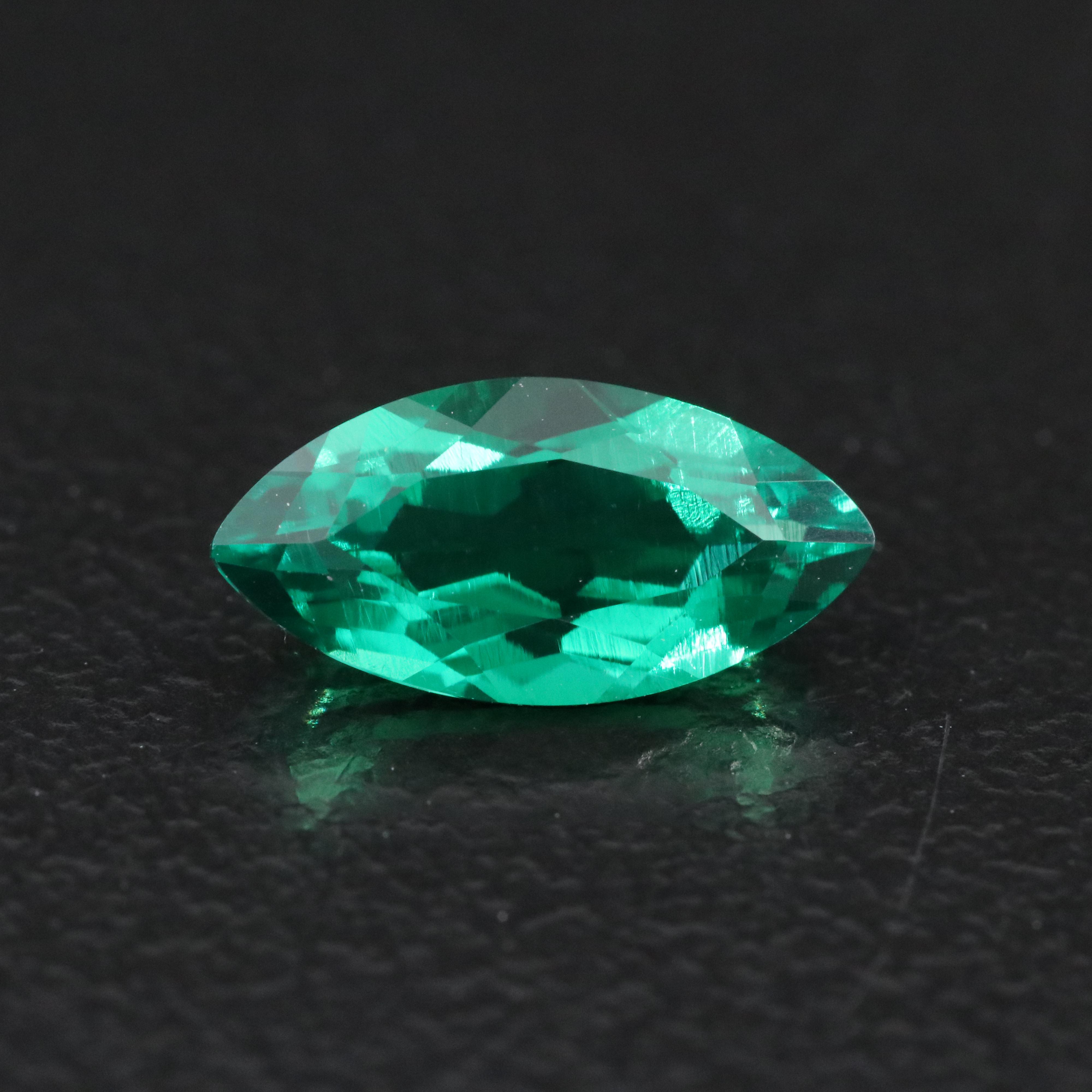 Loose 0.89 CT Lab Grown Emerald