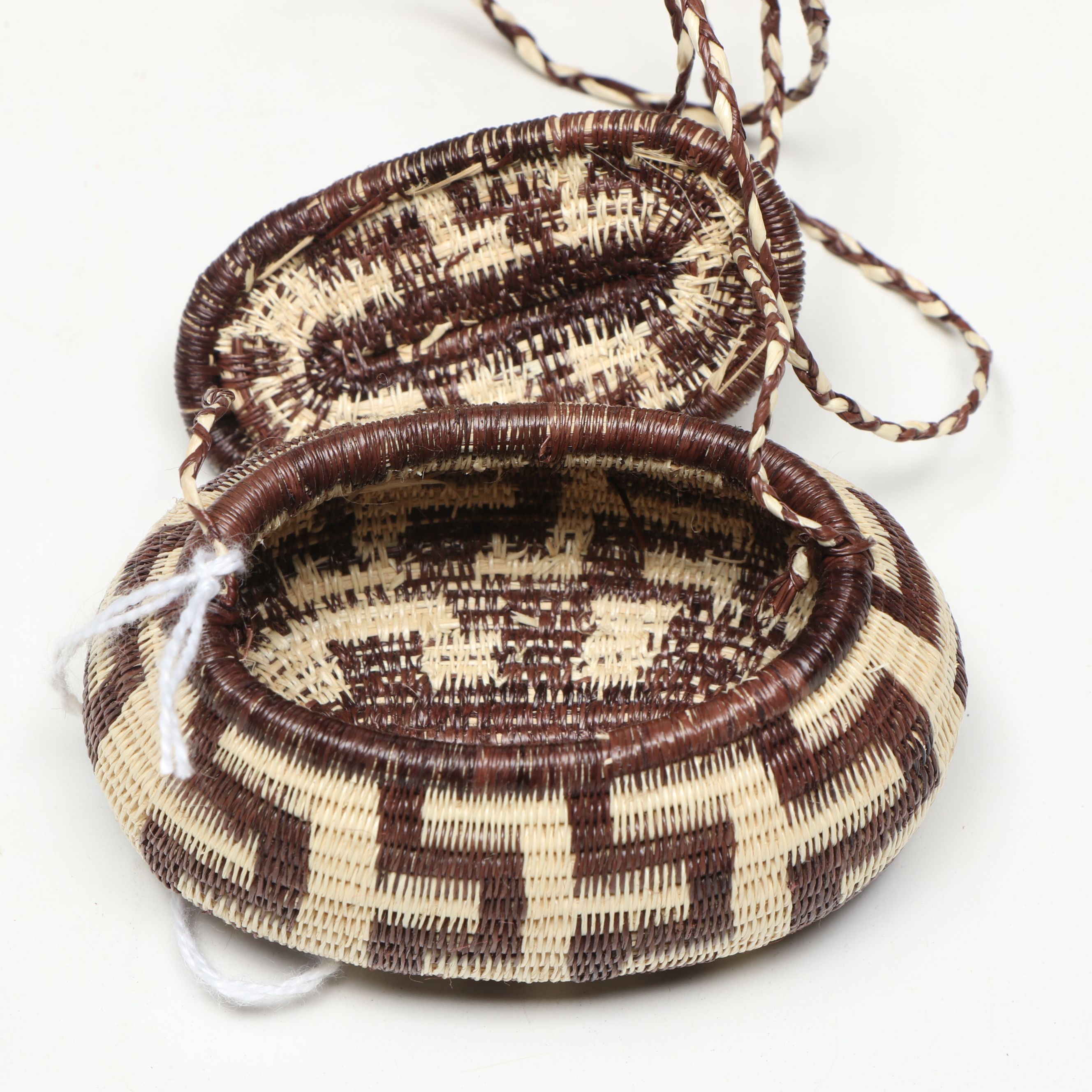 Panamanian Emberá-Wounaan Chunga Fiber Geometric and Pictorial Baskets