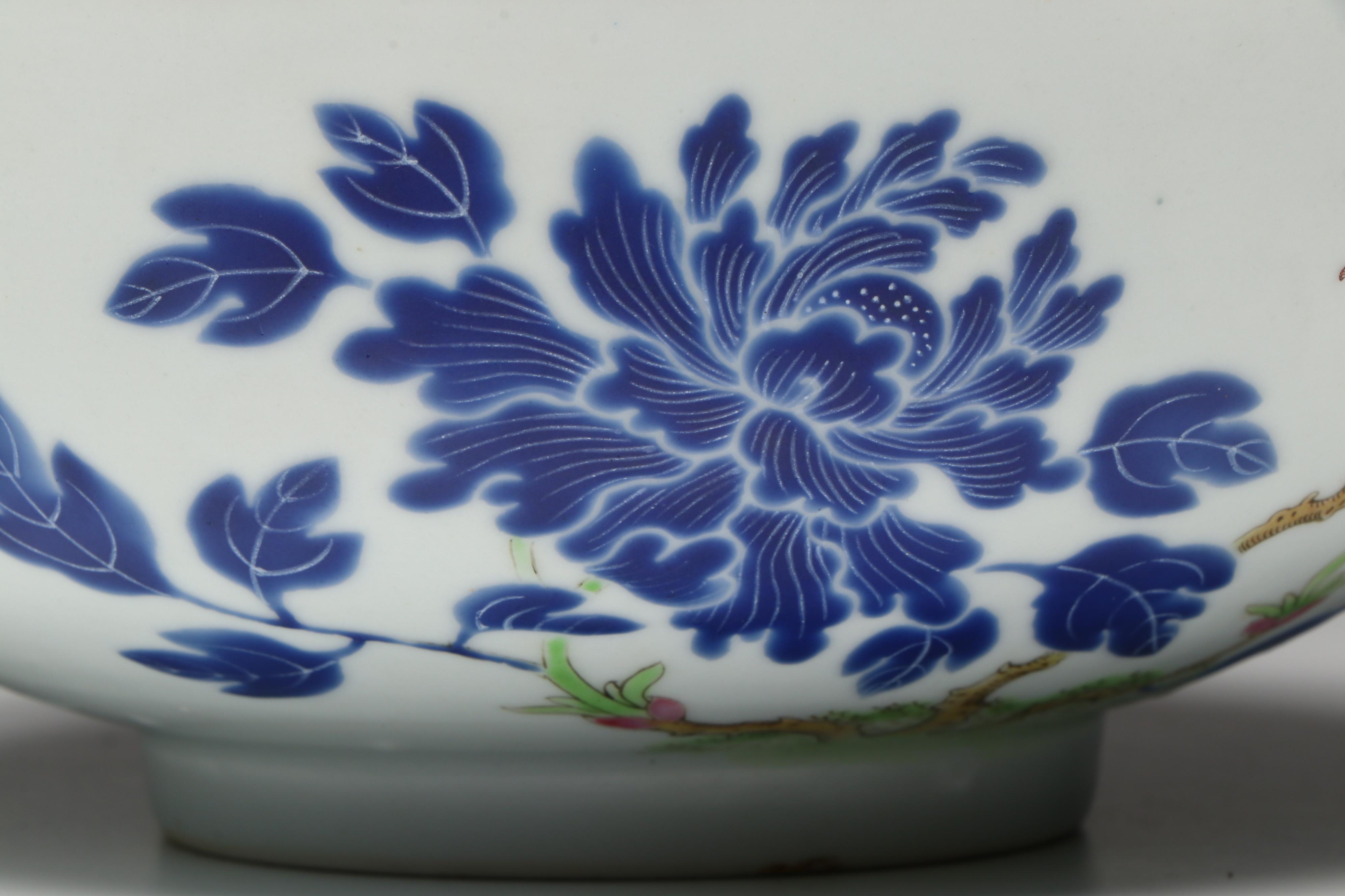 Pair of Antique Chinese Qing Dynasty Enameled Porcelain Bowls