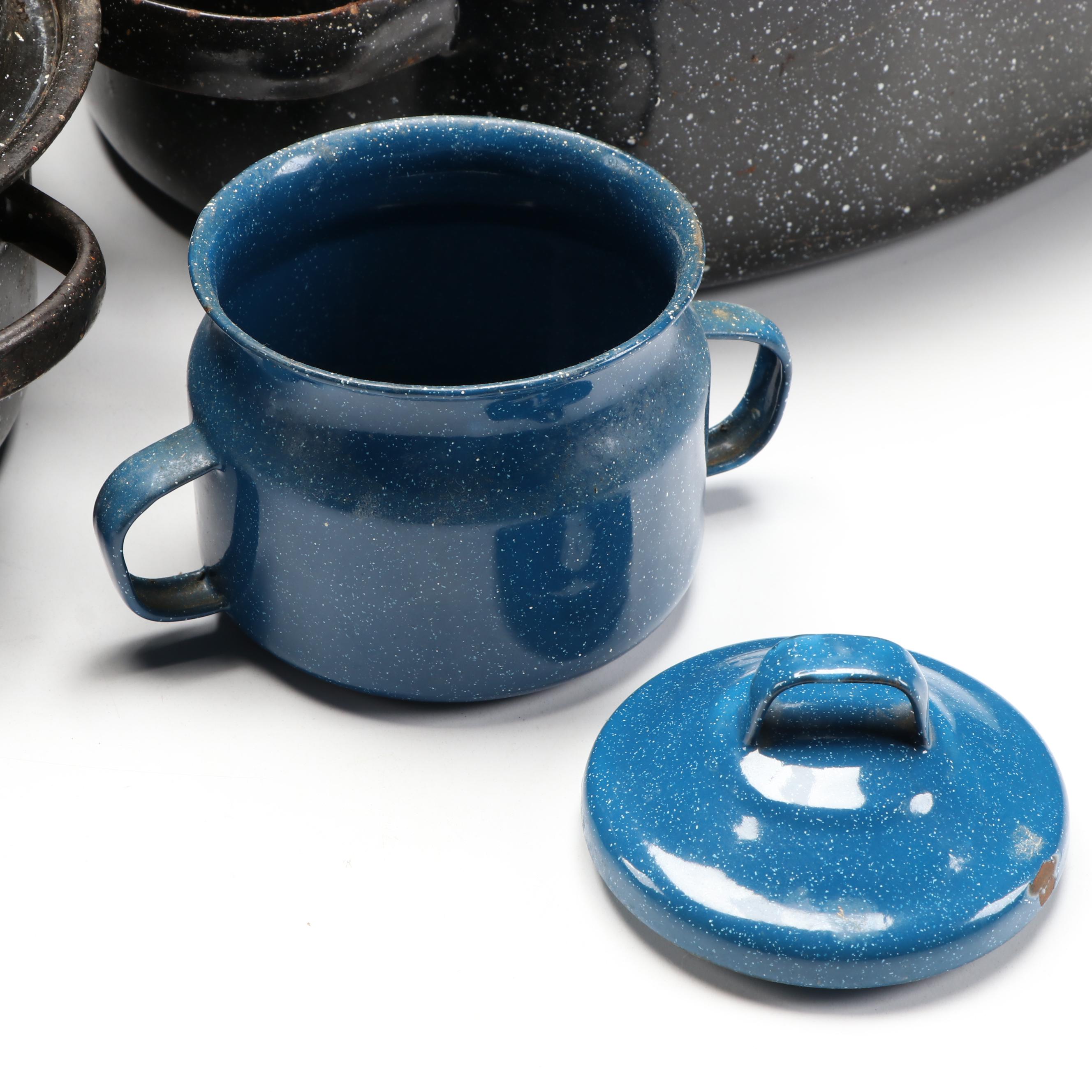 Graniteware Stock Pot and Roasting Pans, 20th Century