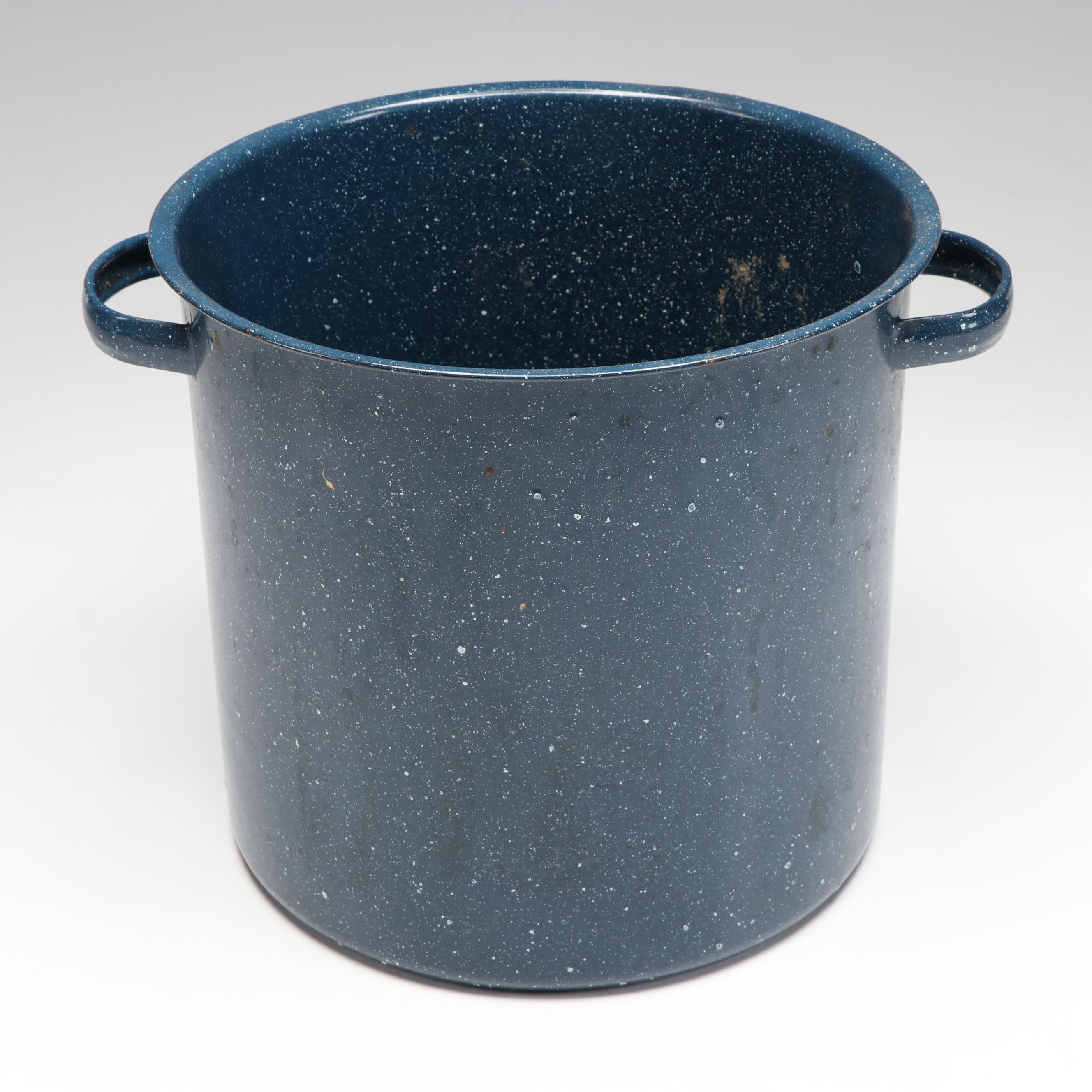 Graniteware Stock Pot and Roasting Pans, 20th Century