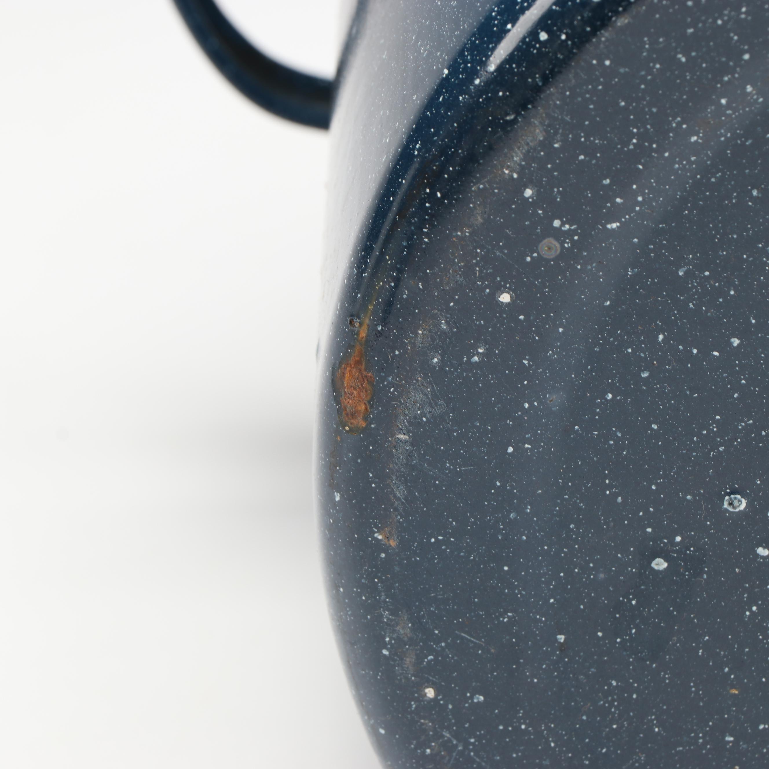 Graniteware Stock Pot and Roasting Pans, 20th Century