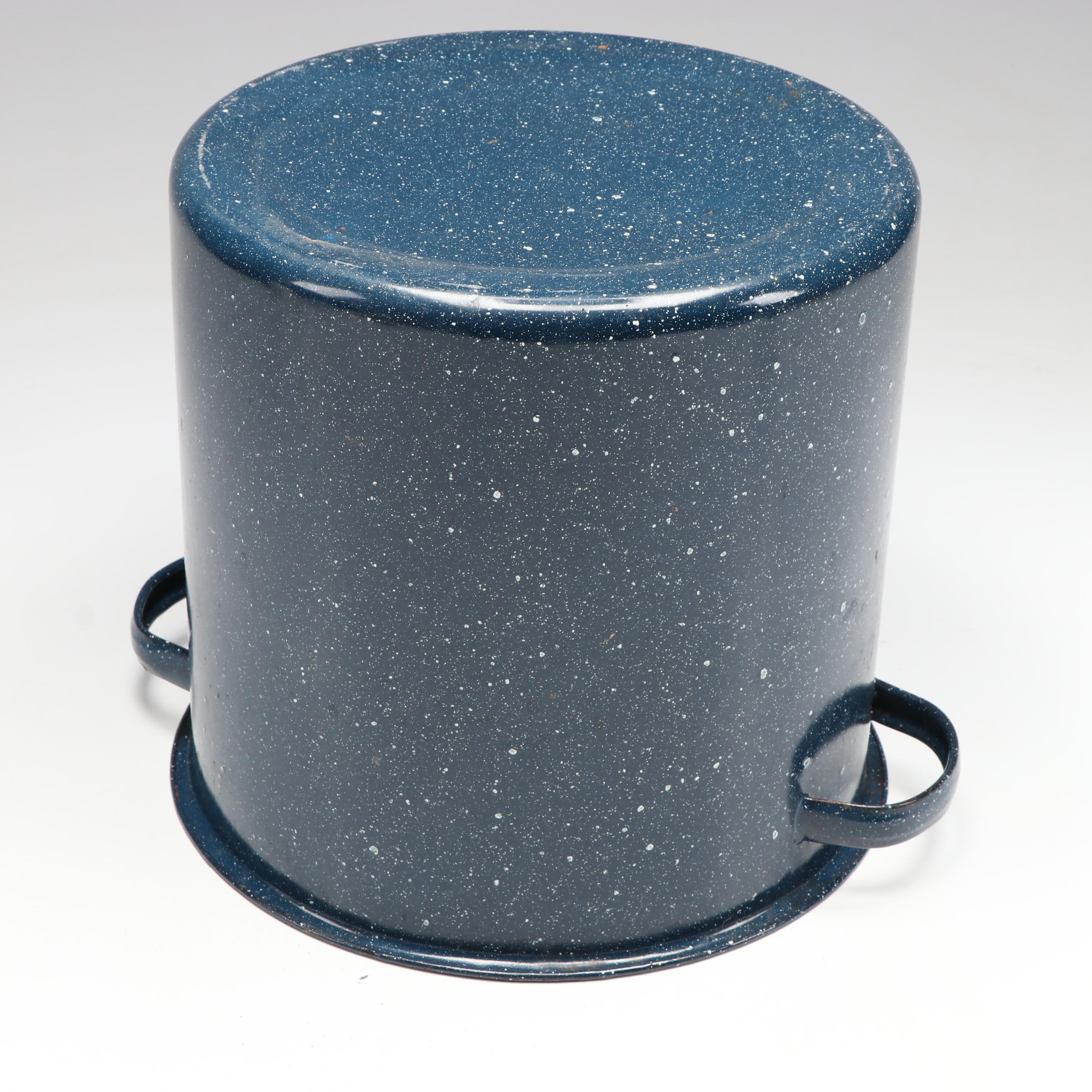 Graniteware Stock Pot and Roasting Pans, 20th Century