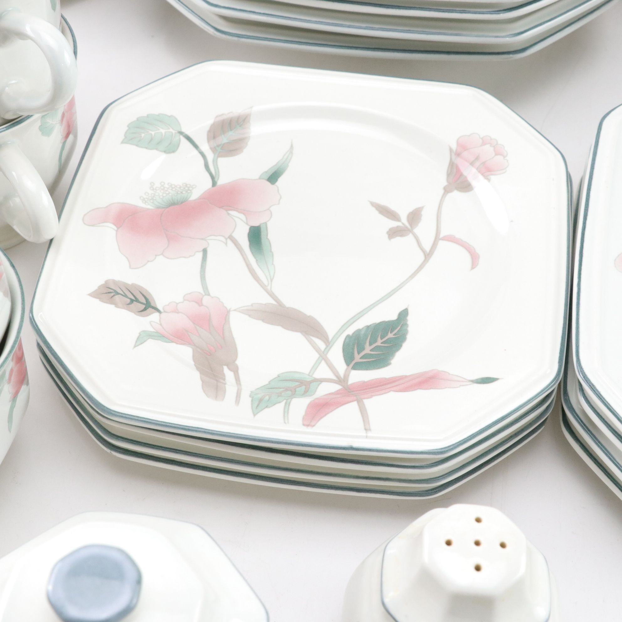 Mikasa Continental "Silk Flowers" Stoneware Dinnerware