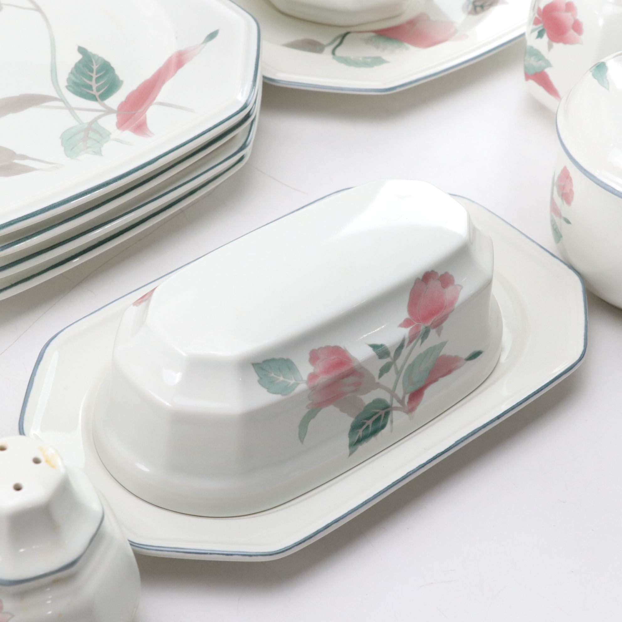 Mikasa Continental "Silk Flowers" Stoneware Dinnerware