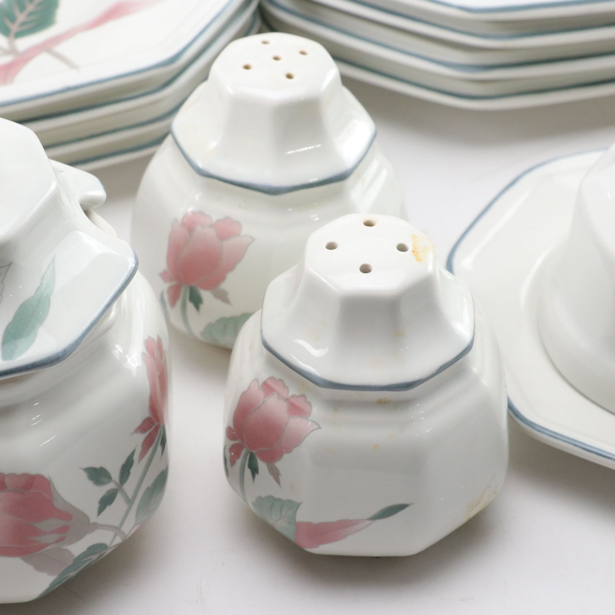 Mikasa Continental "Silk Flowers" Stoneware Dinnerware