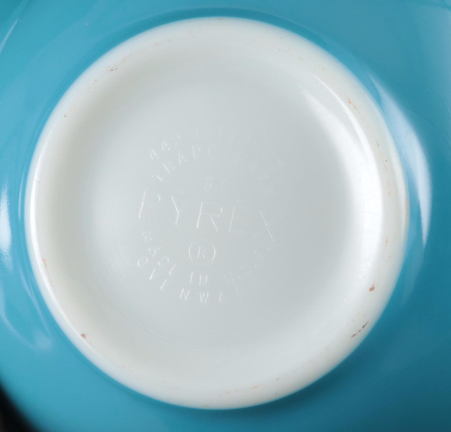 Pyrex "Snowflake Blue" Nesting Bowls Other Baking Dish and  Measuring Cup
