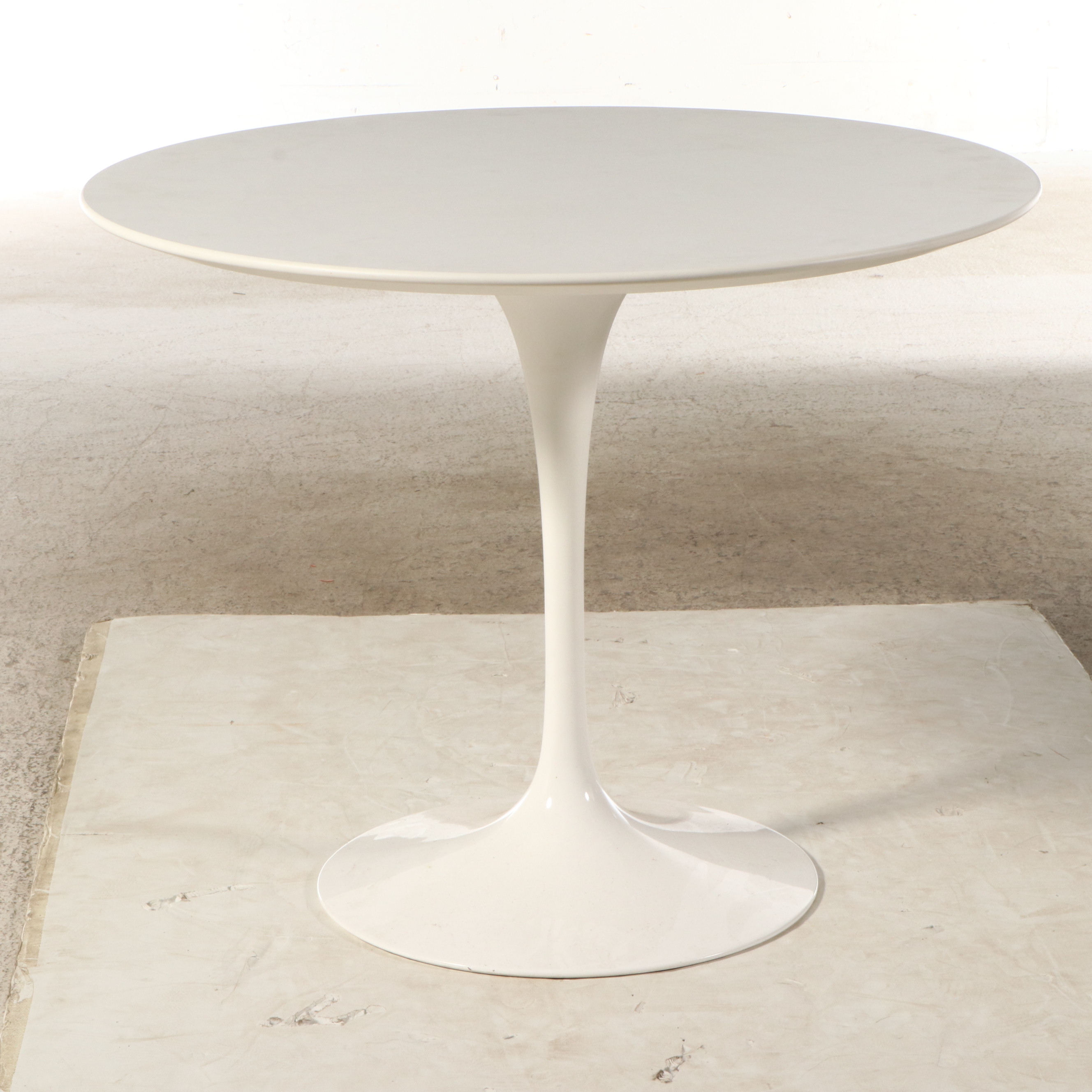 Knoll Studio Mid Century Modern Style Tulip Dining Table