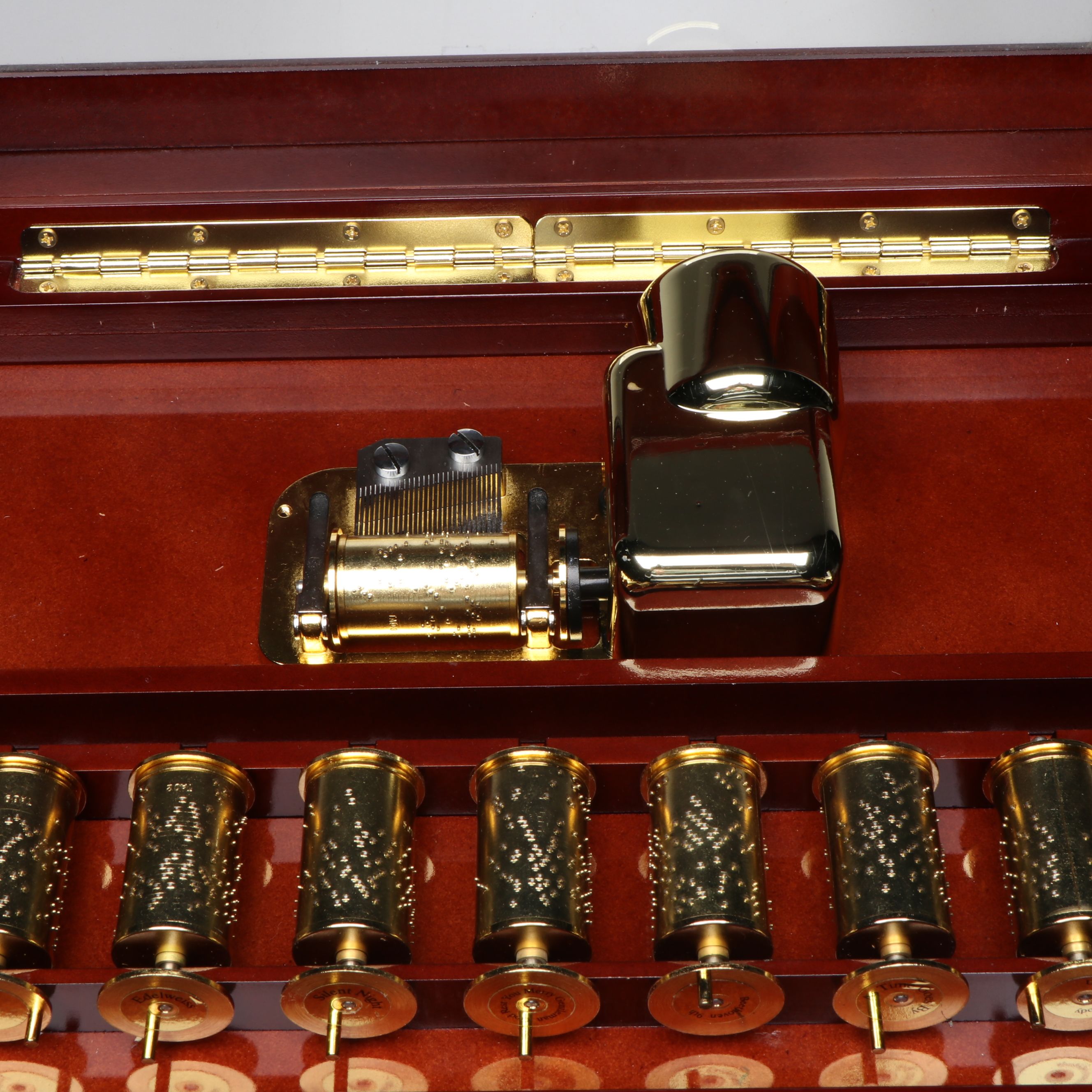 Mr. Christmas "Victorian Deluxe" Animated Symphonic Music Box