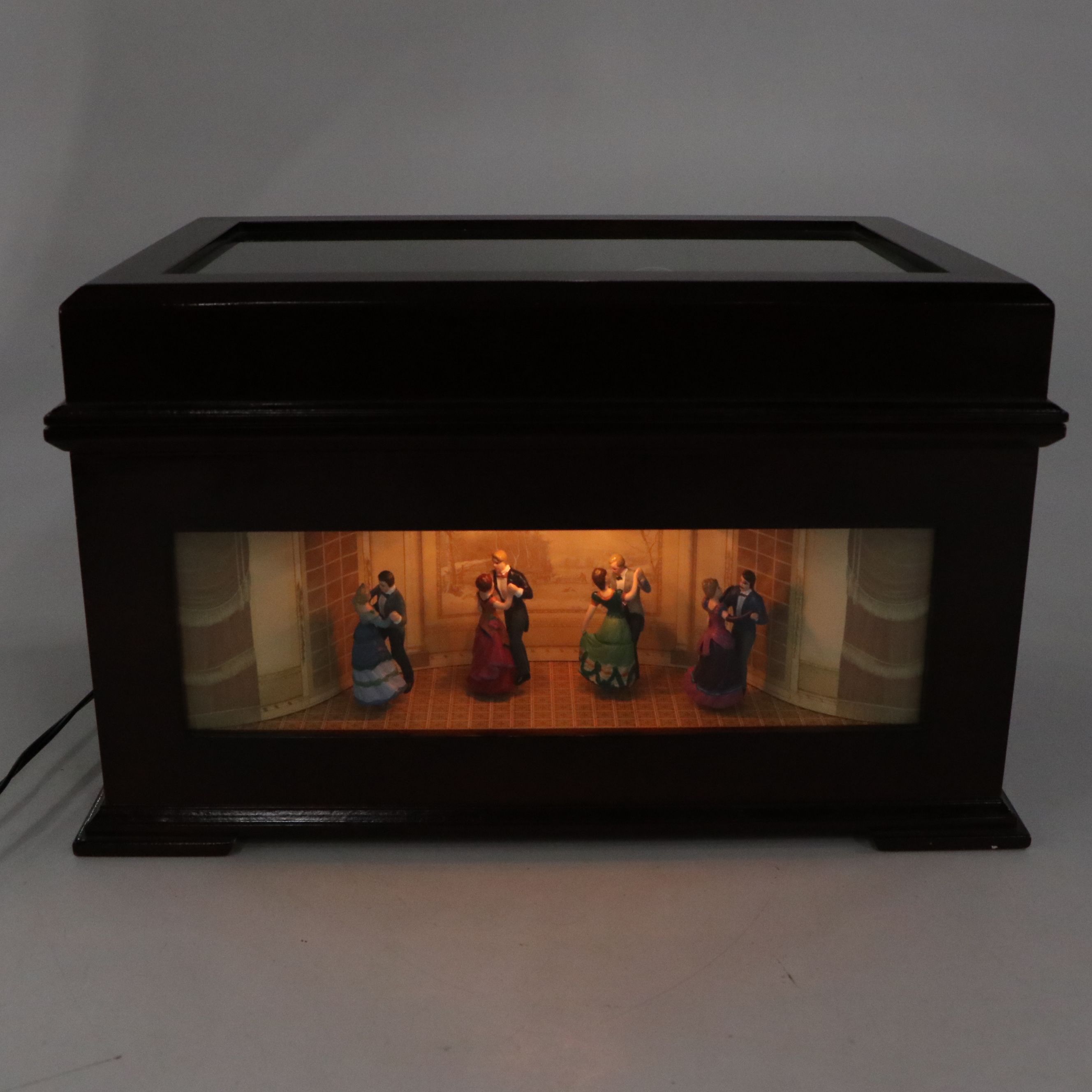 Mr. Christmas "Victorian Deluxe" Animated Symphonic Music Box