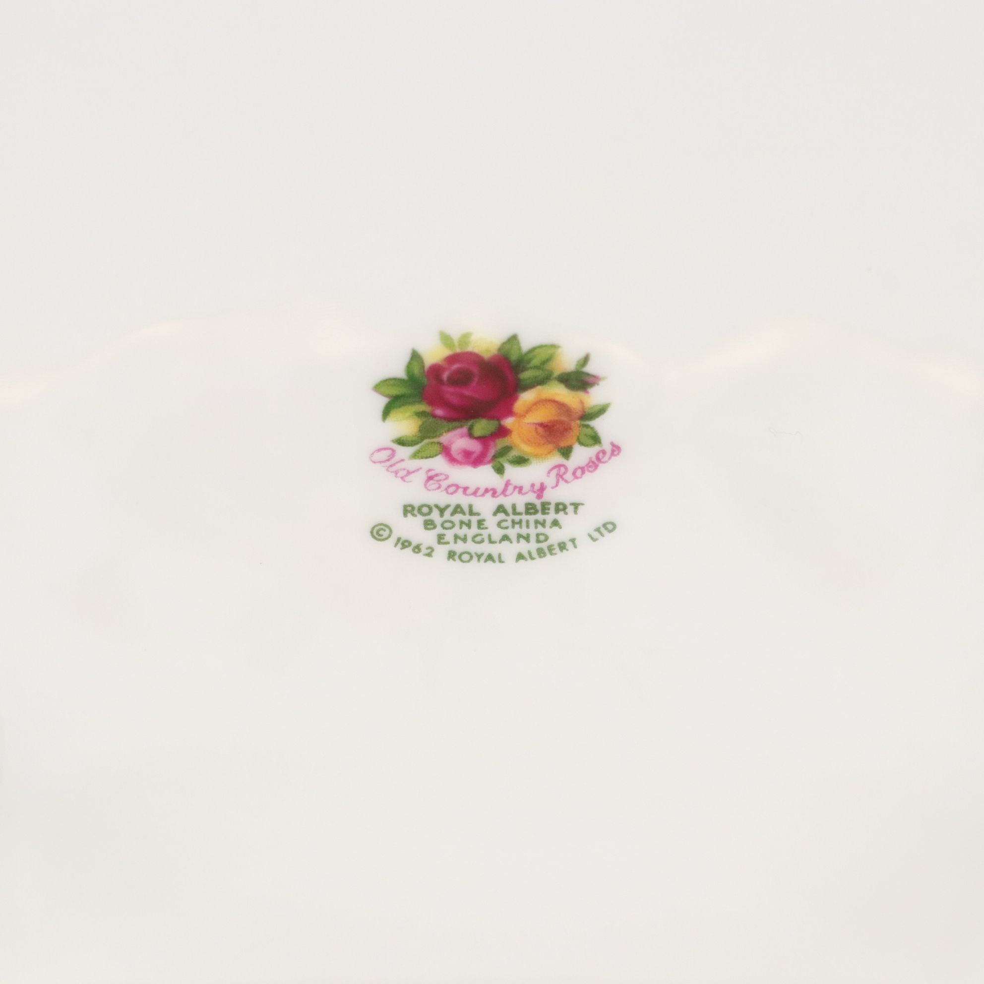 Royal Albert "Old Country Roses" Gilt Porcelain Dinnerware Set for Eight